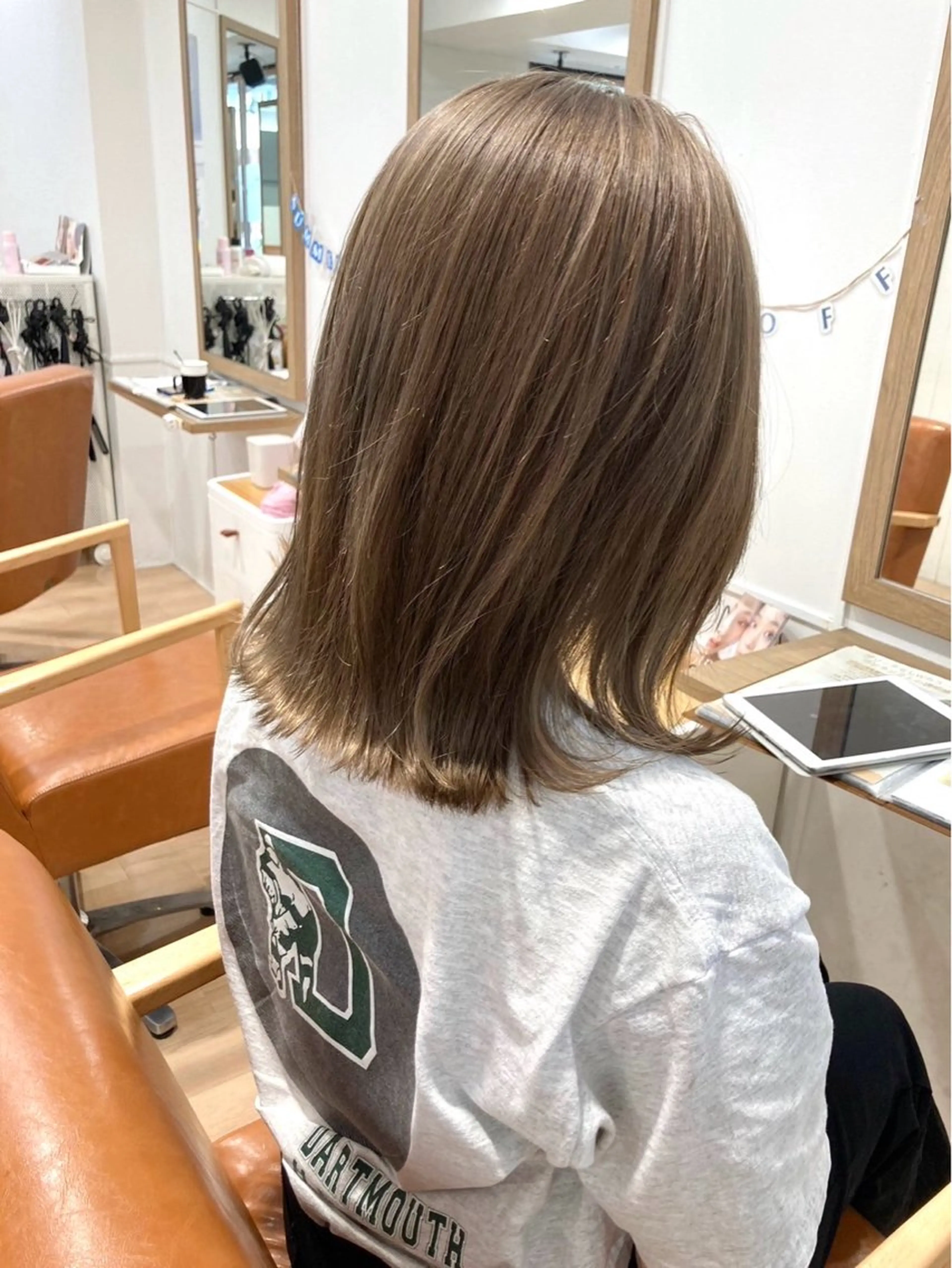 ミディアム カラー 石原 結依のヘアスタイル