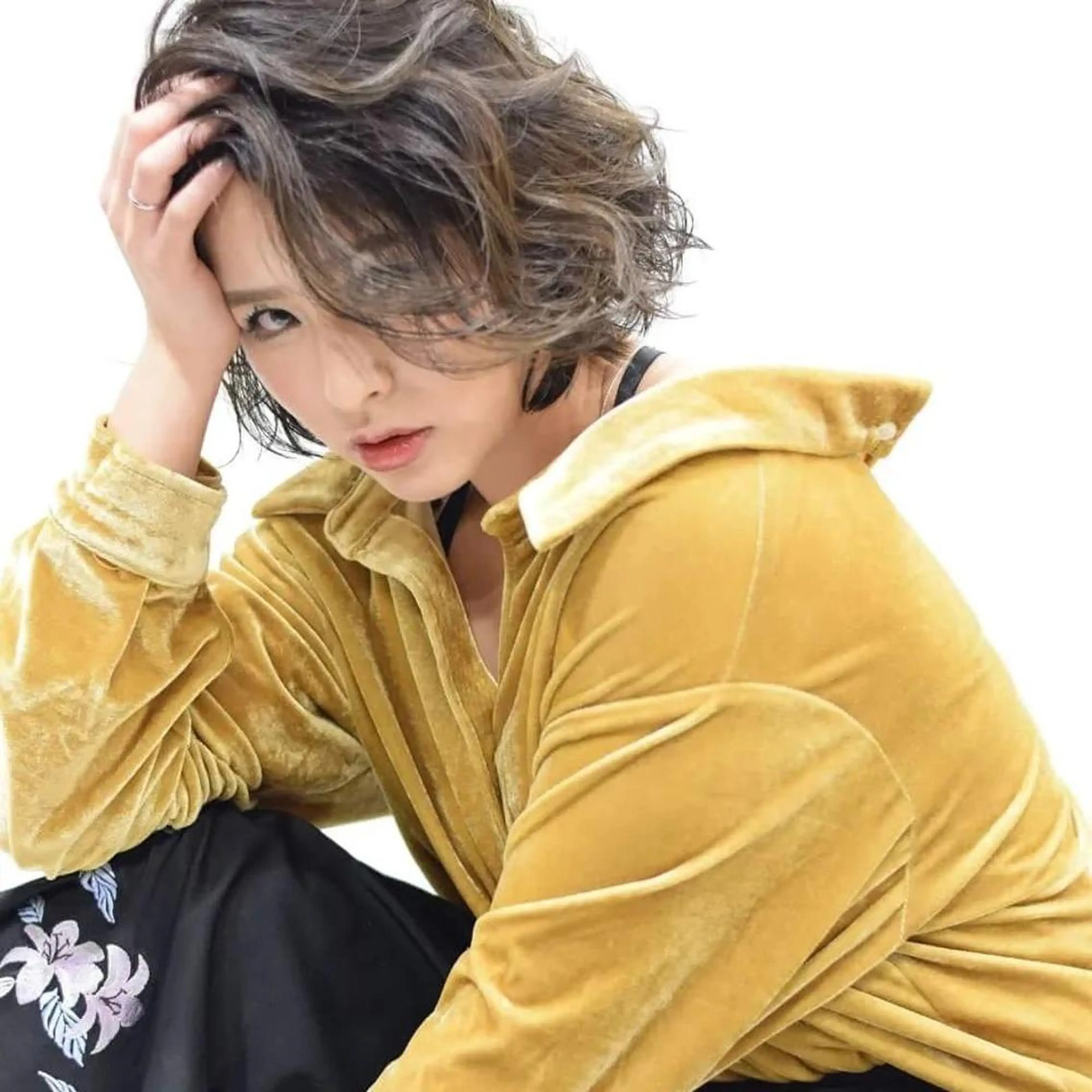 ミディアム ミディアムパーマ アッシュ アッシュグレー ボブ 顔周りカット 鈴木 貴之のヘアスタイル