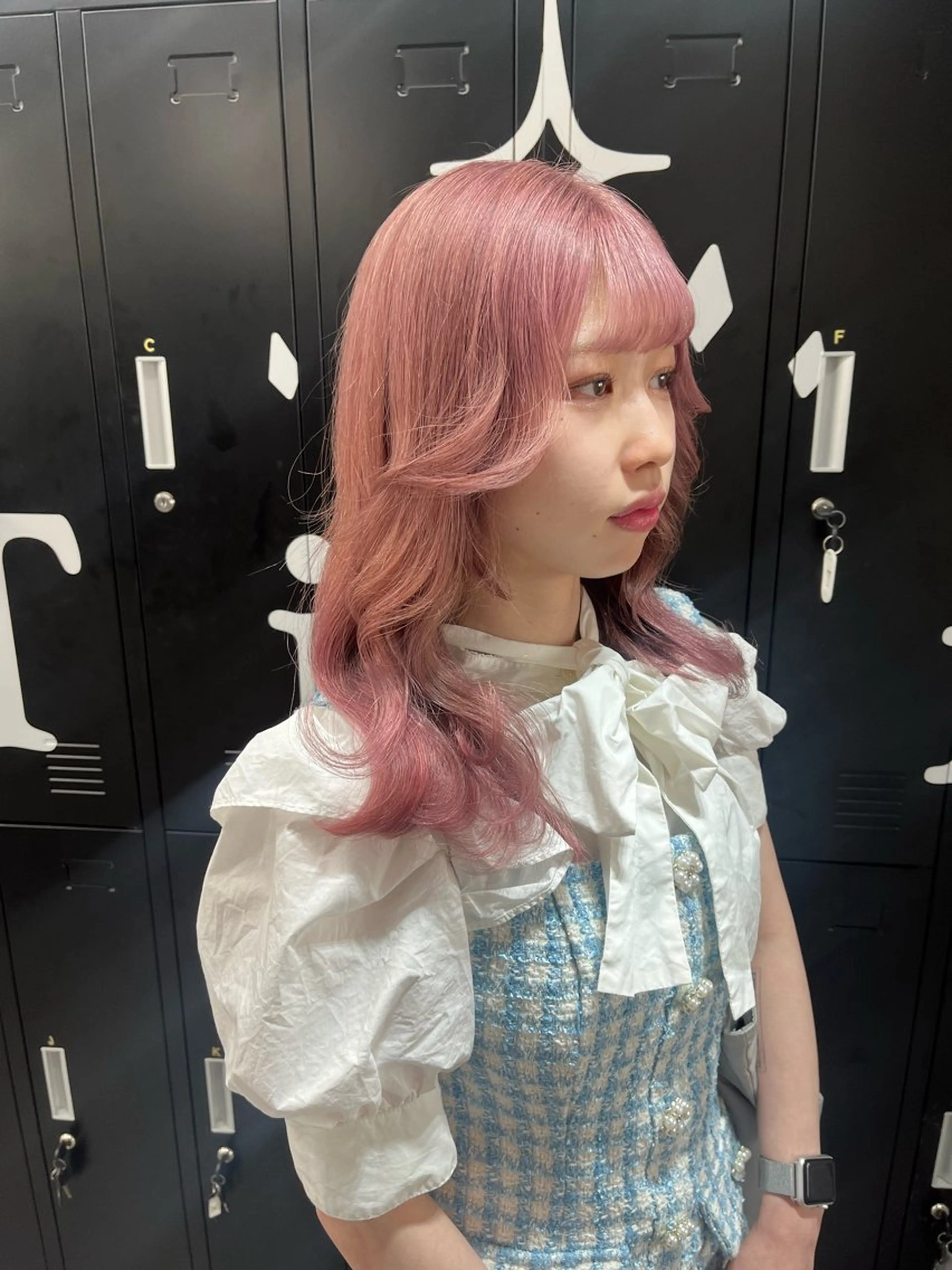 ミディアム カラー アッシュ アッシュグレー ベージュカラー ブリーチ ブロンド カット ヘアカラー トリートメント ピンク🎀ブロンド 💎ハイトーン/大和のヘアスタイル