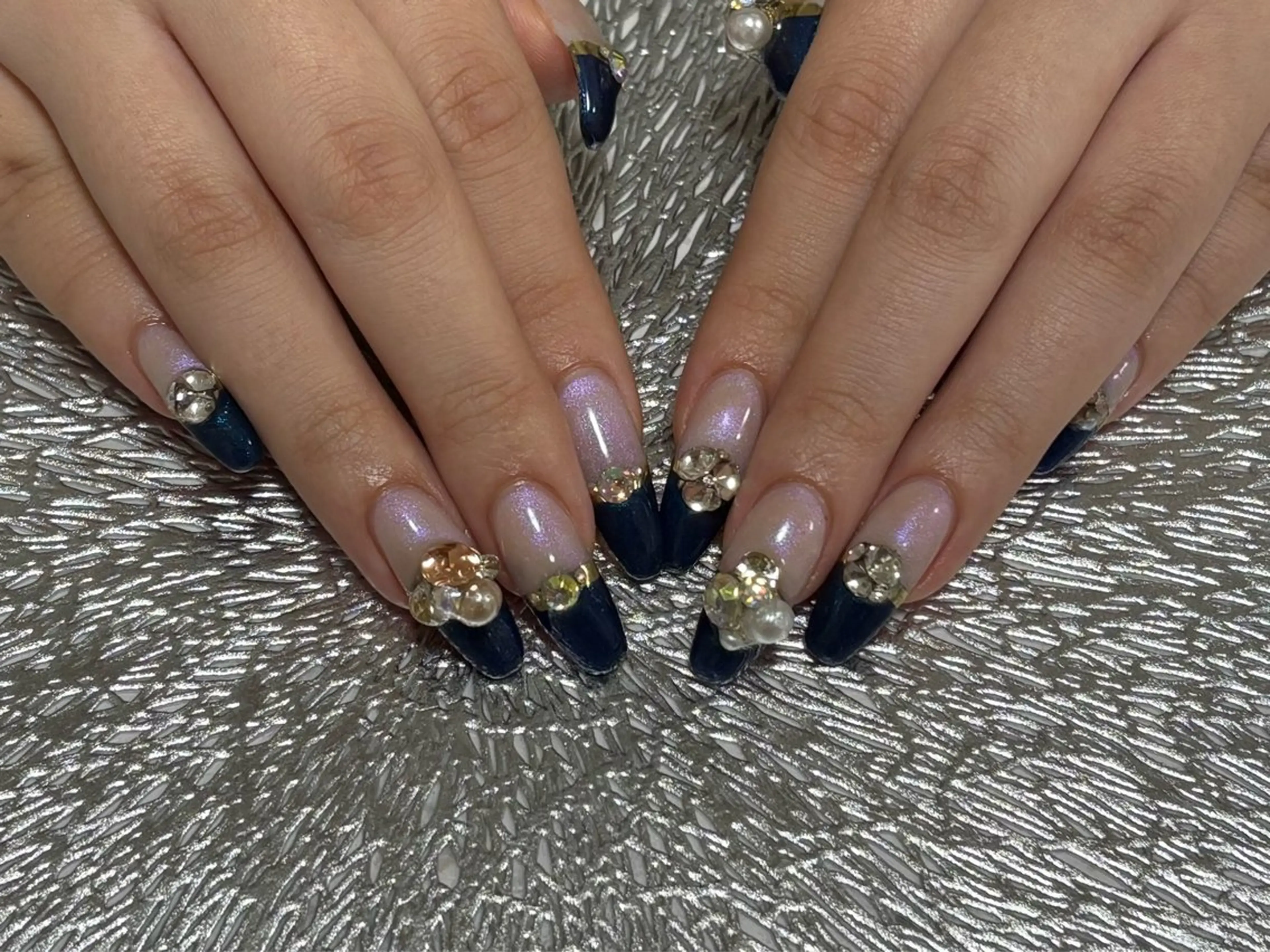 ネイル ラメ(グリッター) マグネットネイル 持ち込み ワンホンネイル 冬ネイル ハンドネイル ハンドケア ♡Bivi♡自爪に 優しいネイルサロンのネイルデザイン