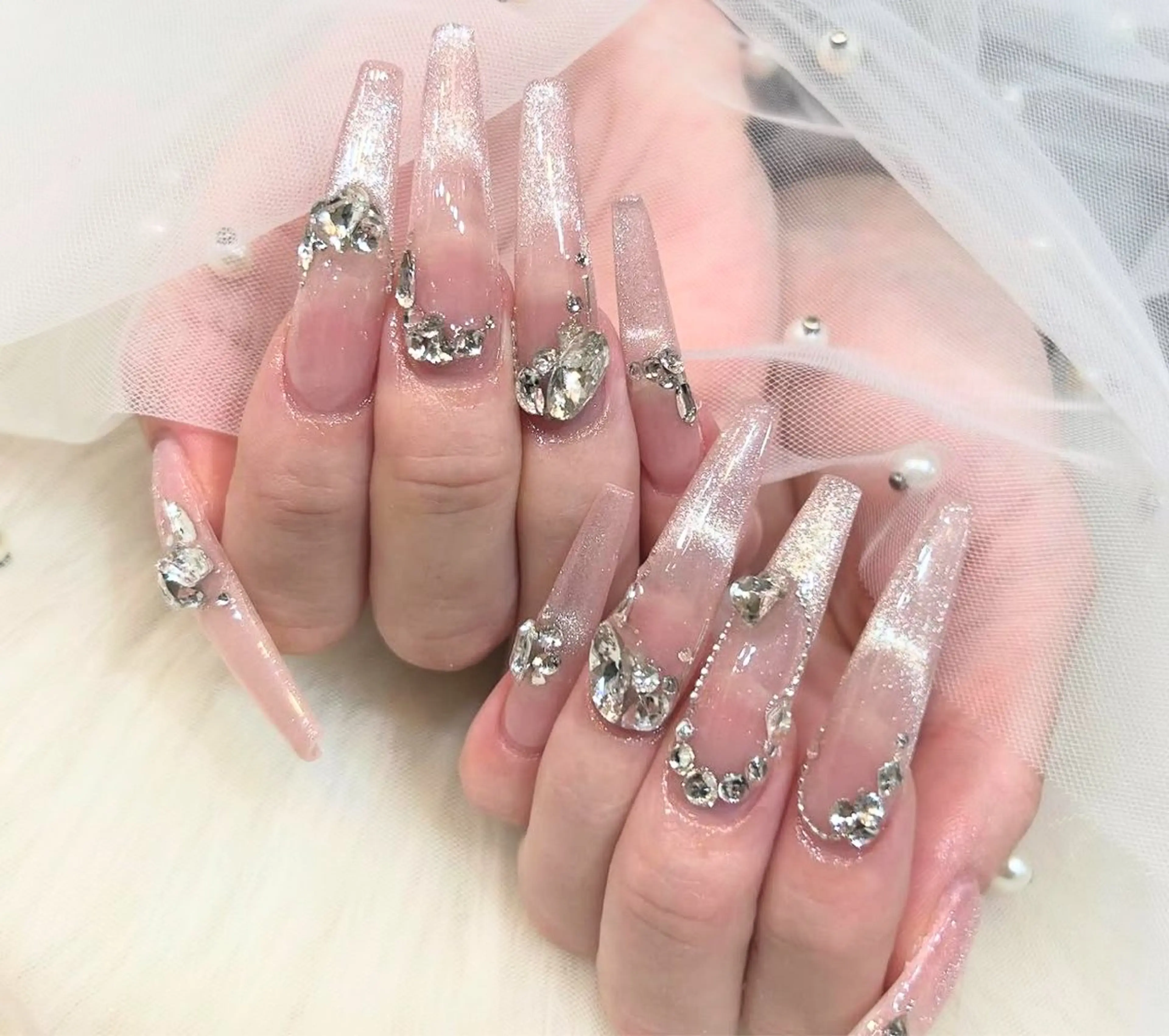 ネイル オーロラネイル フレンチネイル ジェルネイル ハロウィン キラキラネイル H.baby Nail Salon所属・H.baby Nail Salonのネイルデザイン