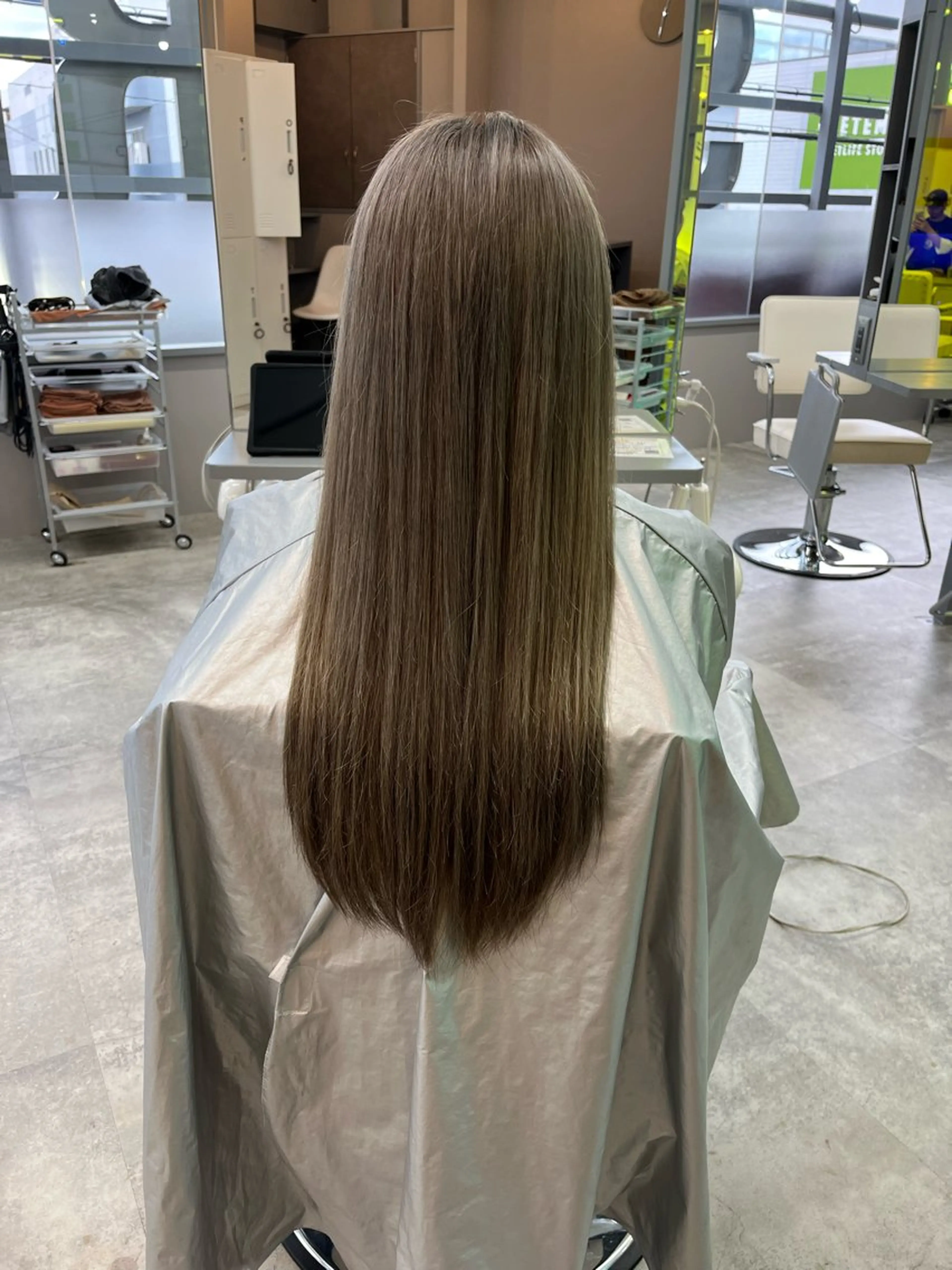 ロング カラー ハイトーンカラー シルバー 比嘉 翔太のヘアスタイル