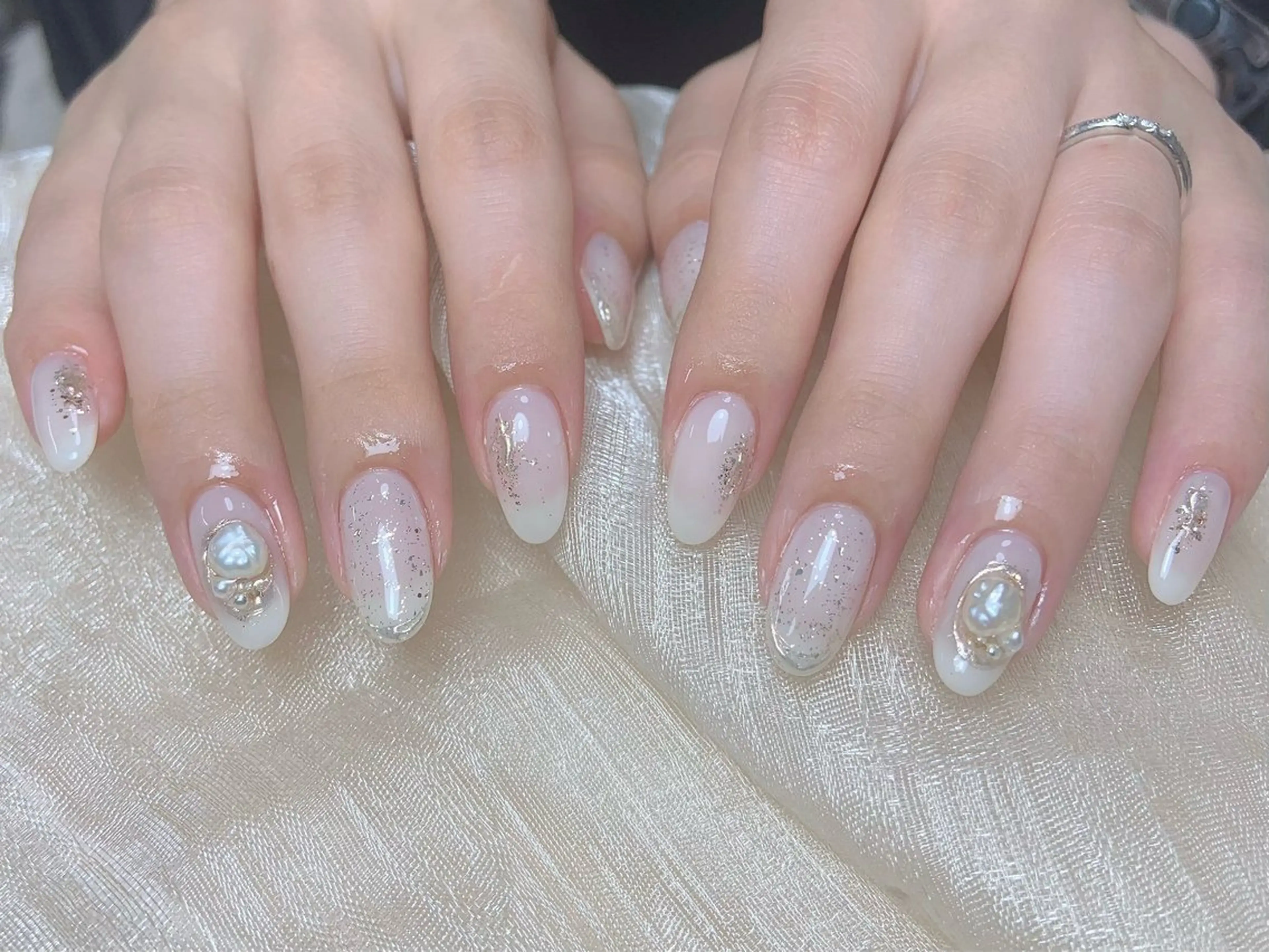 ネイル オーロラネイル チークネイル フレンチネイル ジェルネイル ガラスフレンチ ハンドネイル Nail Jolie所属・Nail Jolieのネイルデザイン