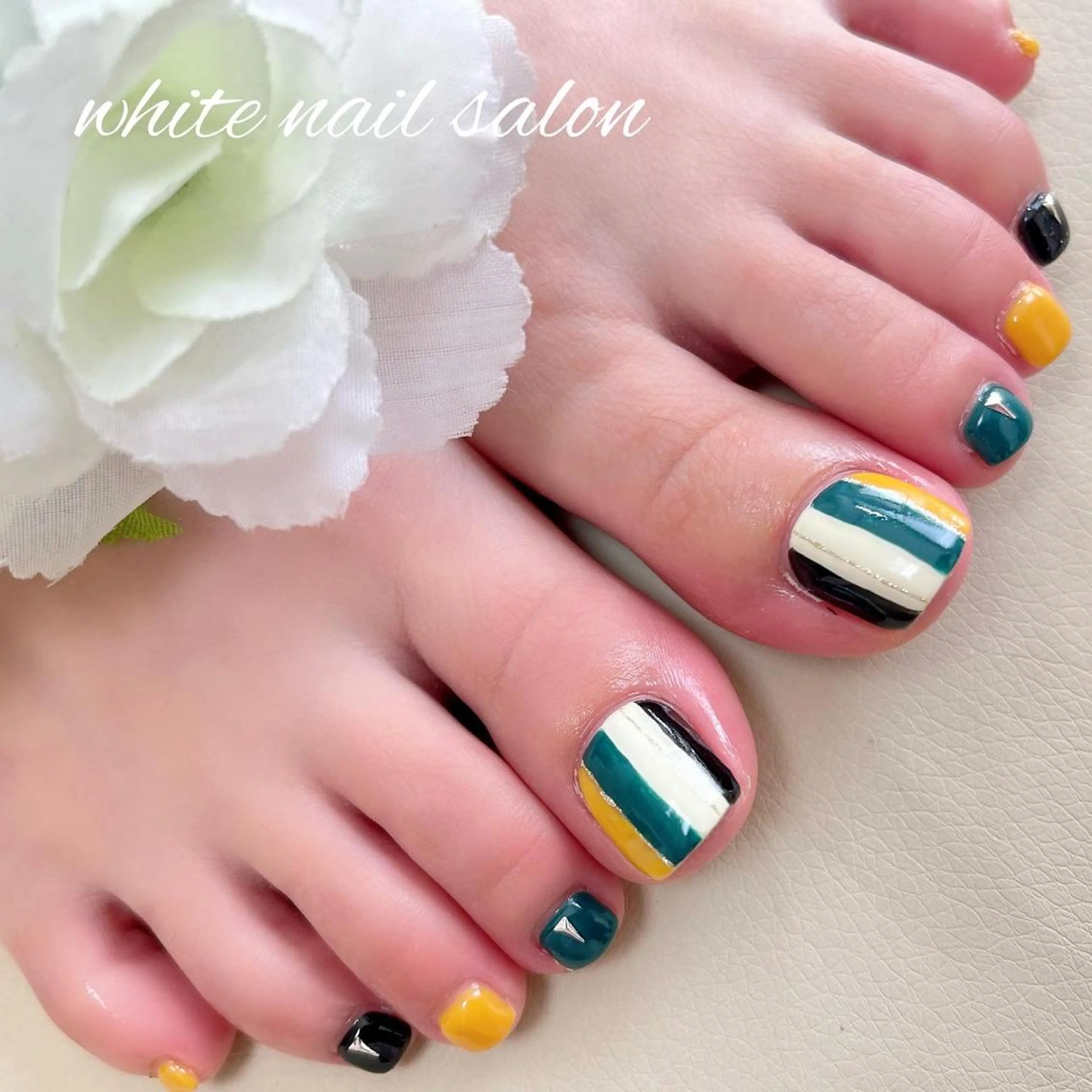 ネイル フットネイル ジェルネイル ハードジェル ラメ(グリッター) 持ち込み フットネイル white nail salonのネイルデザイン