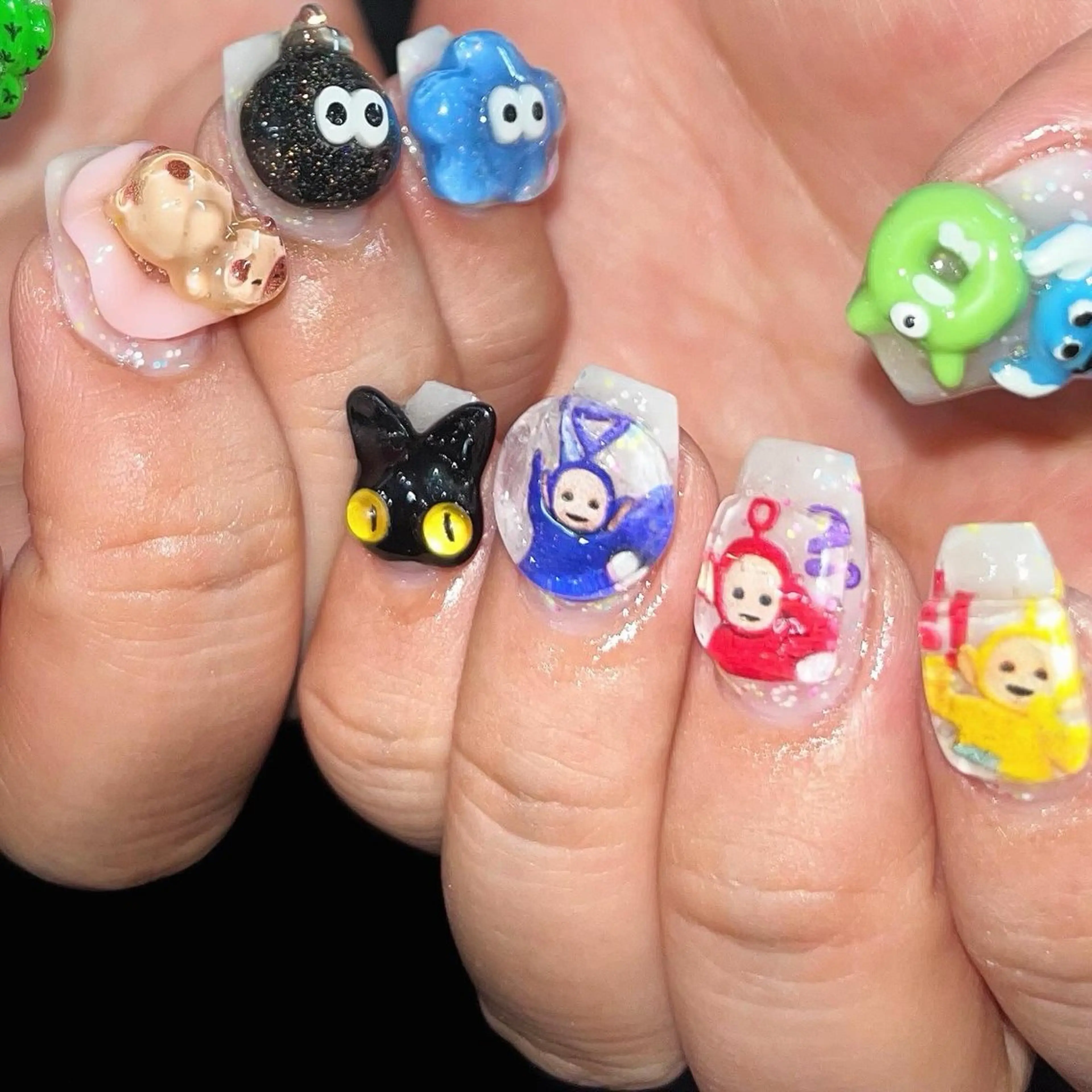 ネイル フラッシュネイル キラキラネイル シルバー ハンドネイル ハンドケア 🎀NAIL🎀 AI🪄︎︎◝✩のネイルデザイン