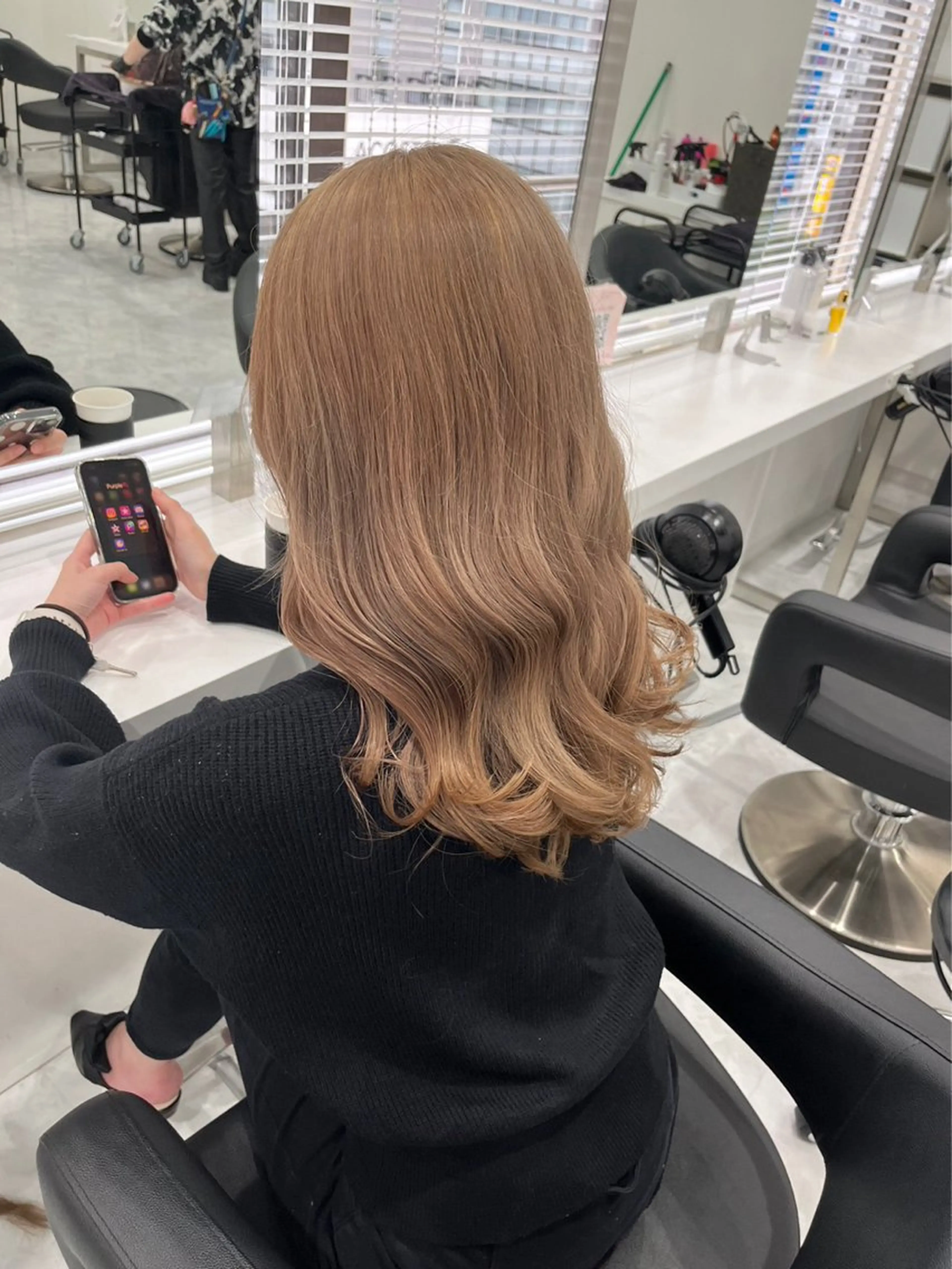 ロング メンズ ヘアカラー トリートメント 艶感ミルクティー🤍 色落ち綺麗🤍ともやのヘアスタイル