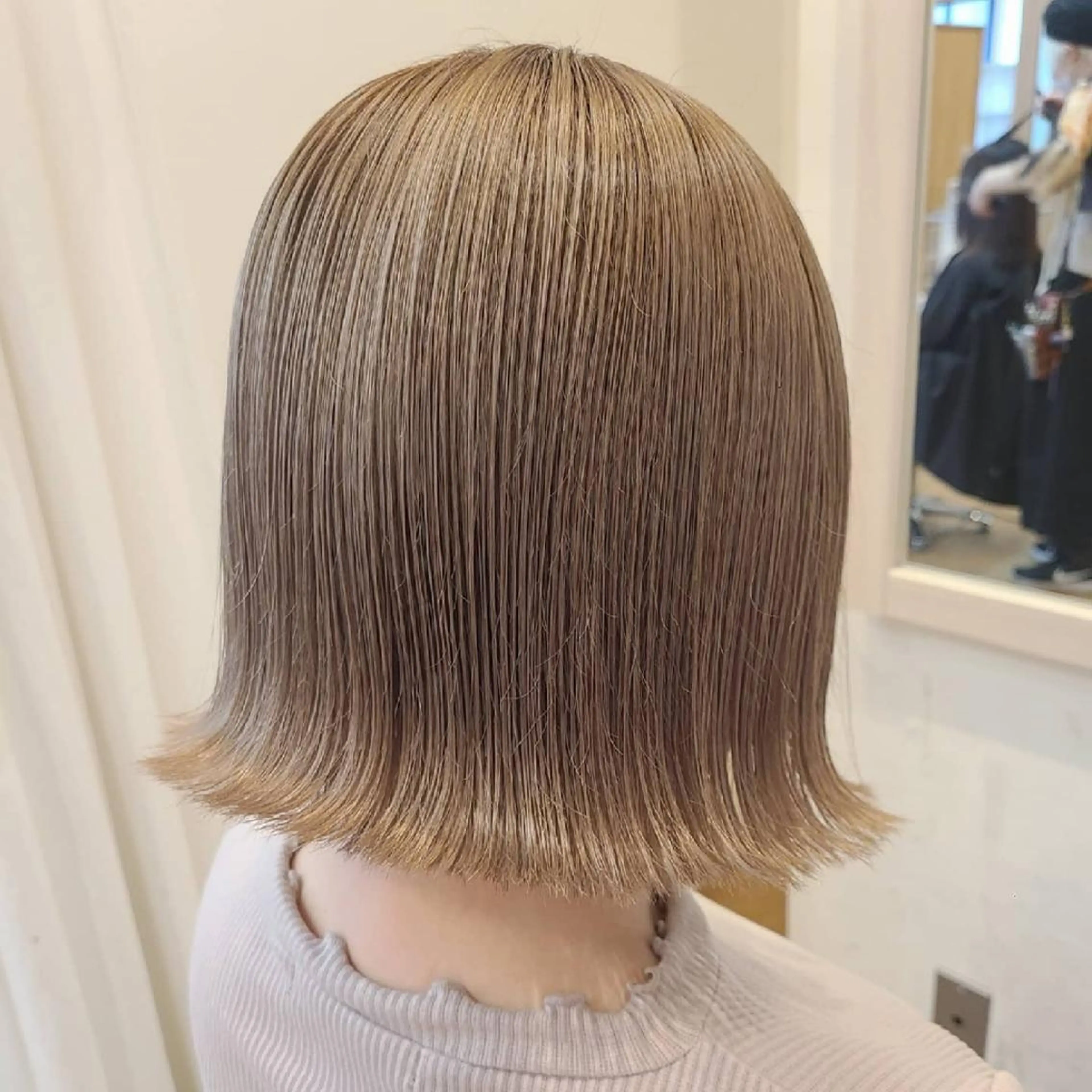 ショート カラー 切りっぱなしボブ ハイトーンカラー ボブ カット ヘアカラー トリートメント 【ネウィ天王寺 】seiyaのヘアスタイル