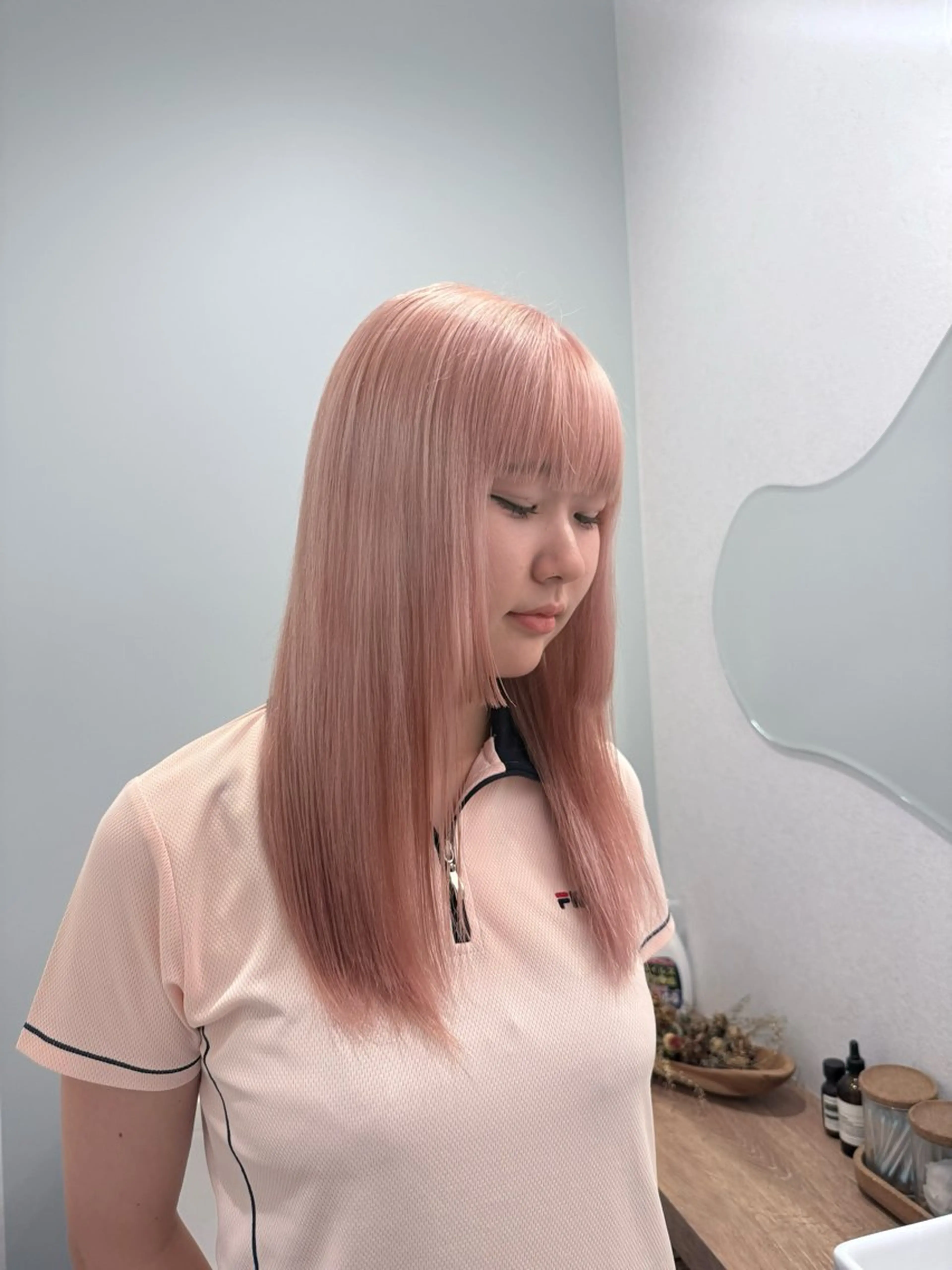 セミロング カラー ピンクカラー ヘアカラー utari所属・🤍amane🤍 ハイトーン/ブリーチのヘアスタイル