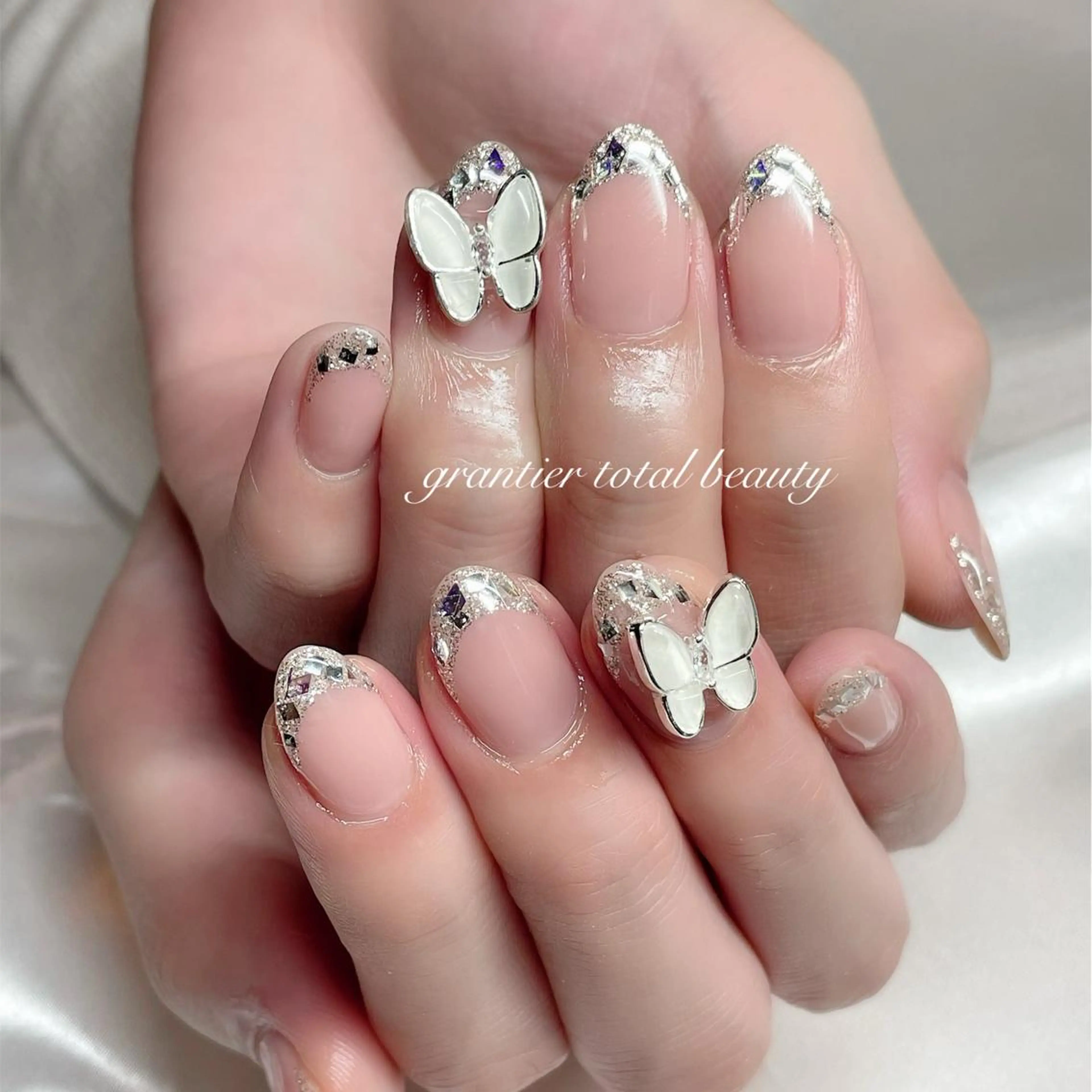 ネイル フレンチネイル ガラスフレンチ ワンホンネイル ハンドネイル フットネイル grantier beautyのネイルデザイン
