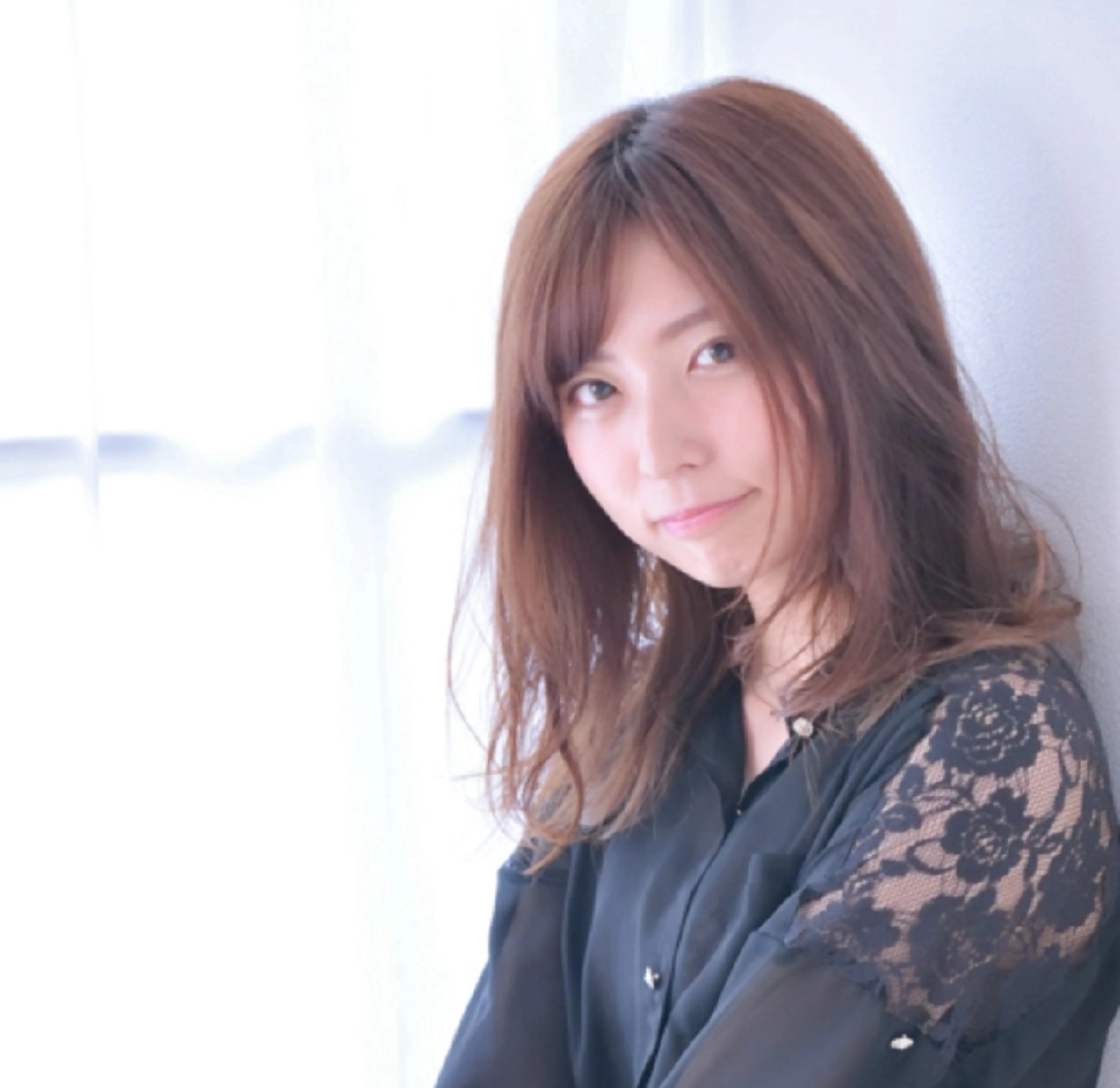 セミロング レイヤーカット カット ヘアカラー glow up by 24 稲葉店所属・glowupby24 稲葉店　鈴木充子のヘアスタイル