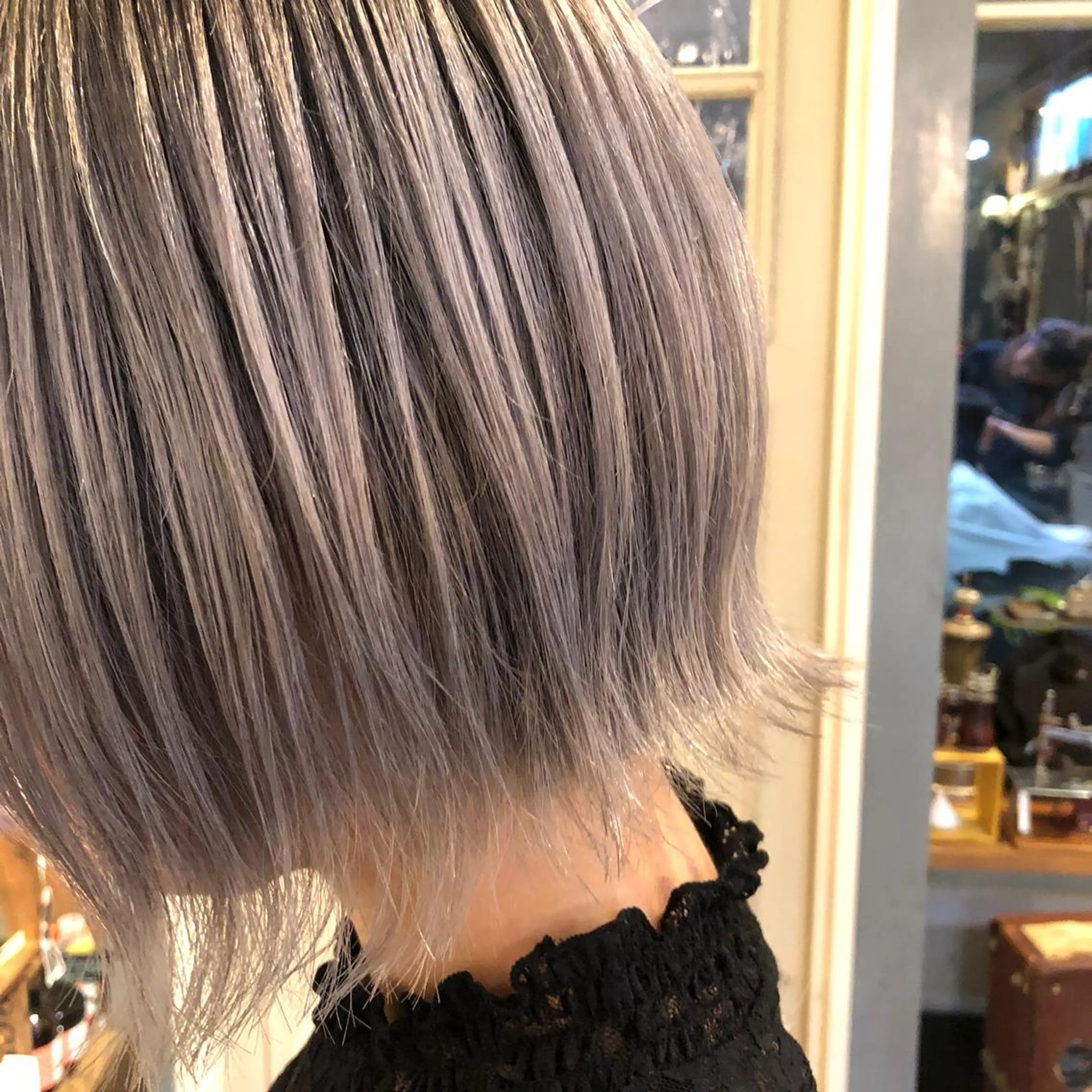 ショート カラー ブリーチ シルバー ホワイトシルバー 縮毛矯正 カット トリートメント ヘッドスパ BRITS 渡辺 菜々子のヘアスタイル