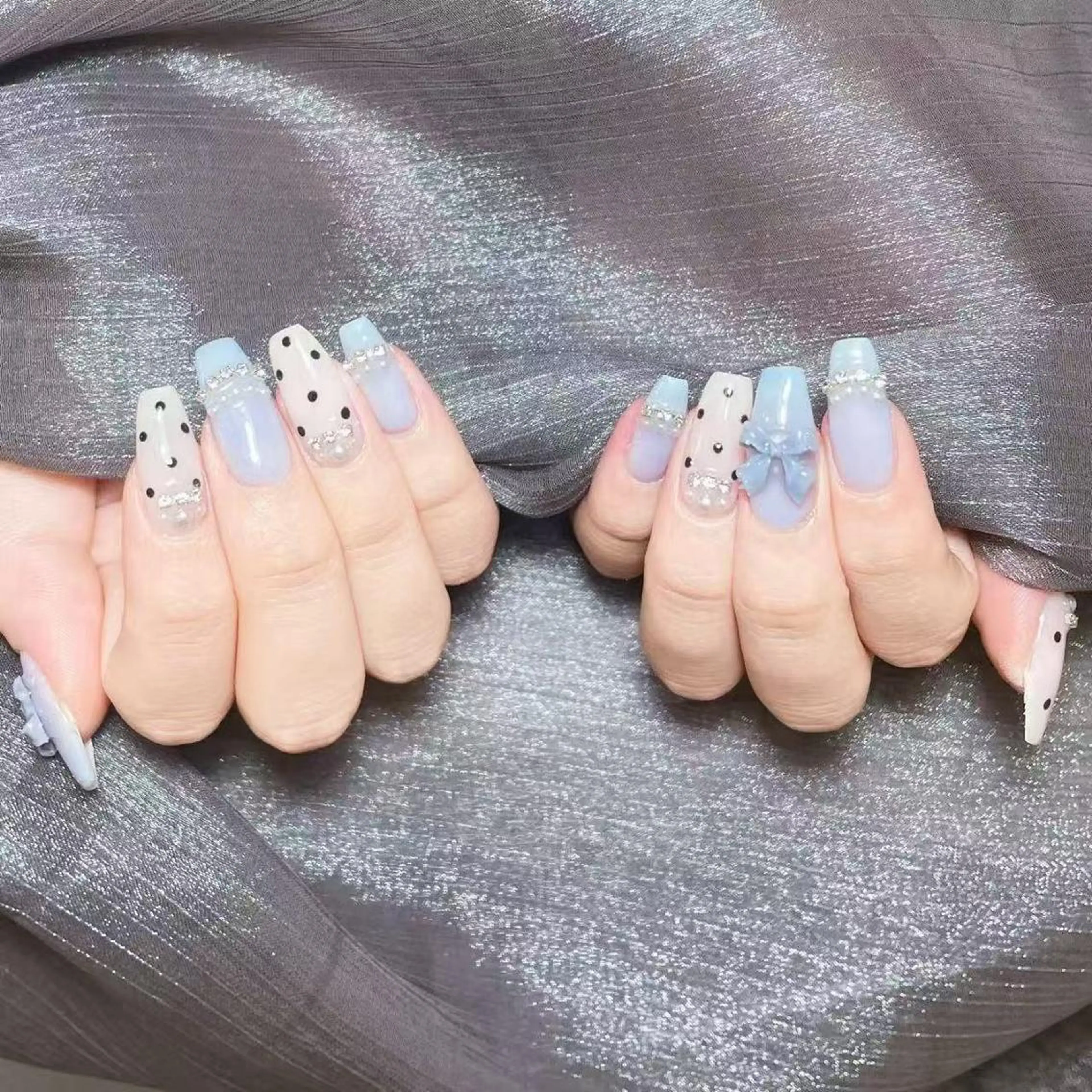 ネイル アートネイル オーロラネイル ガーリー キラキラネイル 韓国ネイル ハンドネイル YOYO 💅のネイルデザイン