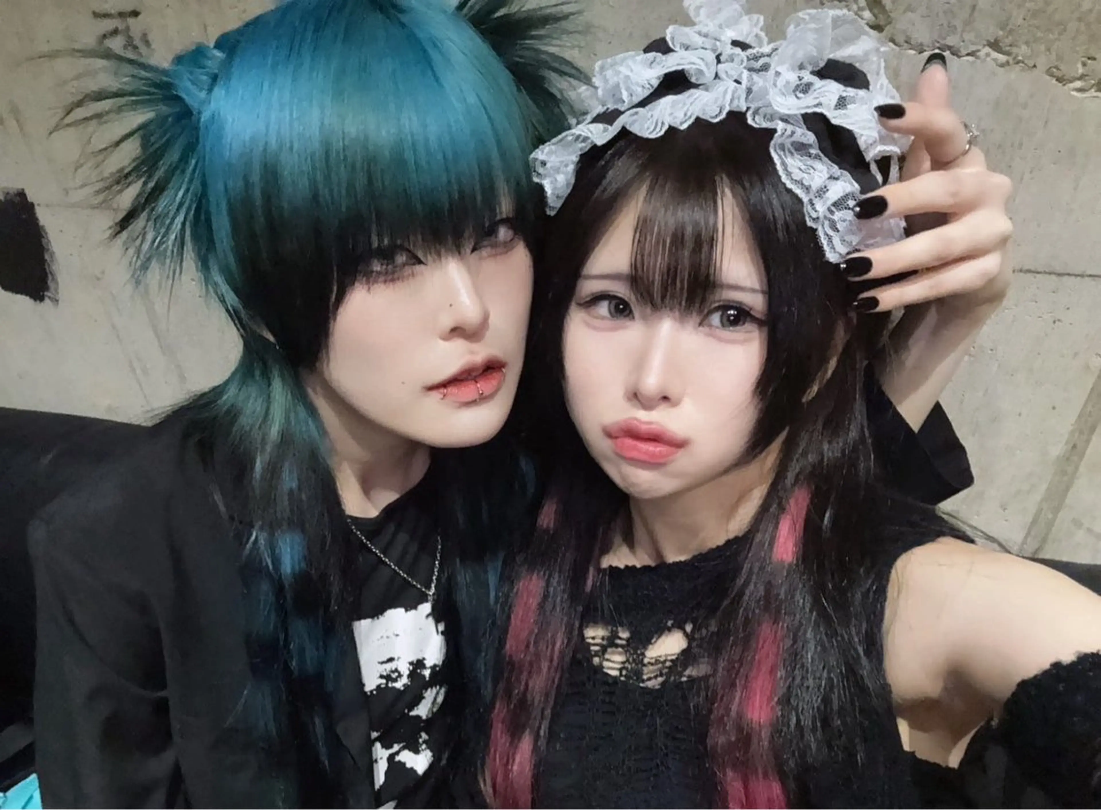 ロング カラー ブリーチ デザインカラー ハイトーンカラー エクステ 顔まわりレイヤー ウルフ/レイヤー/ 渋谷🔮西村 悠大のヘアスタイル