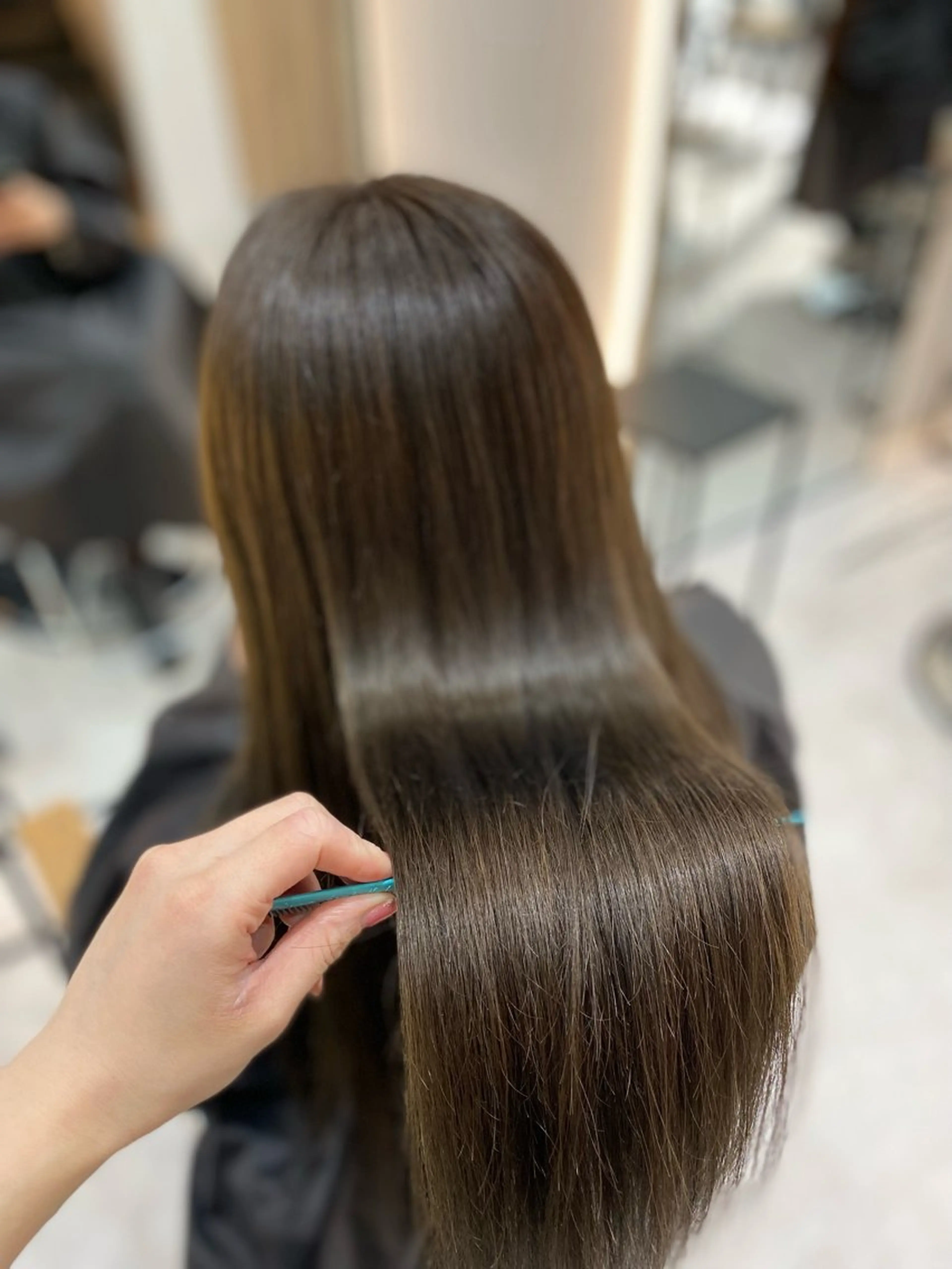 ロング カラー グレージュ オリーブグレージュ オリーブグレー 髪質改善 縮毛矯正 カット ヘアカラー トリートメント 艶髪・透明感カラー・ 韓国ヘア・Yuriのヘアスタイル