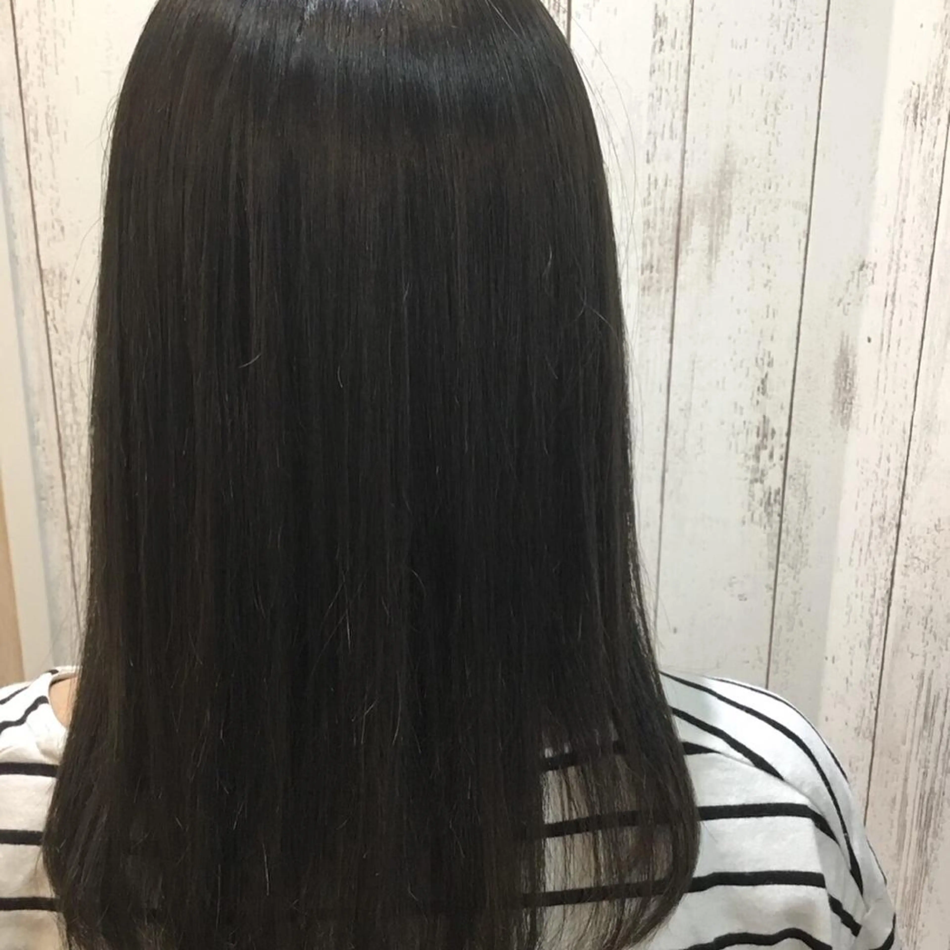 セミロング カラー embrace エンブレイスのヘアスタイル