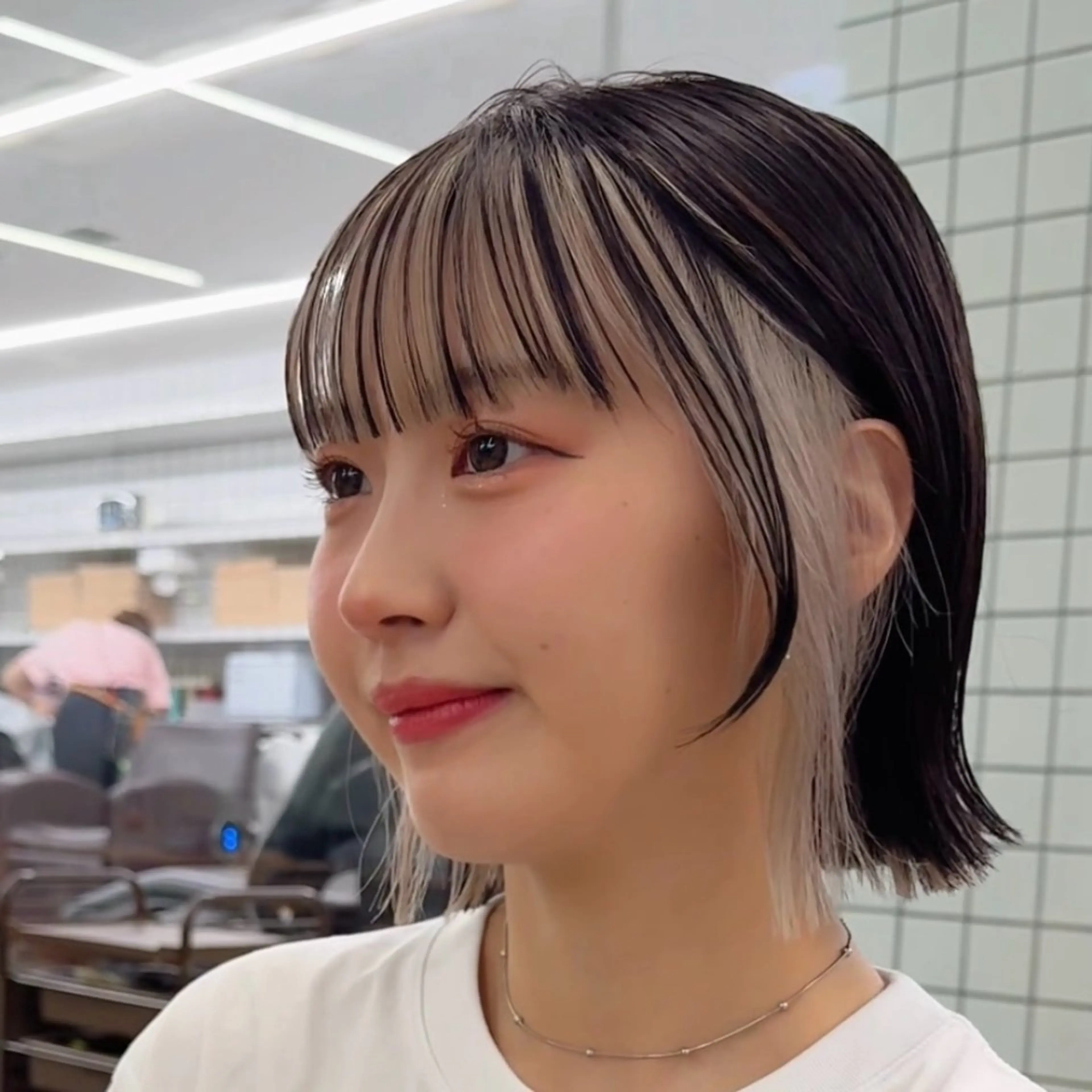 ショート カラー カット ヘアカラー トリートメント 顔周り/レイヤー/ ベージュ/みっきーのヘアスタイル