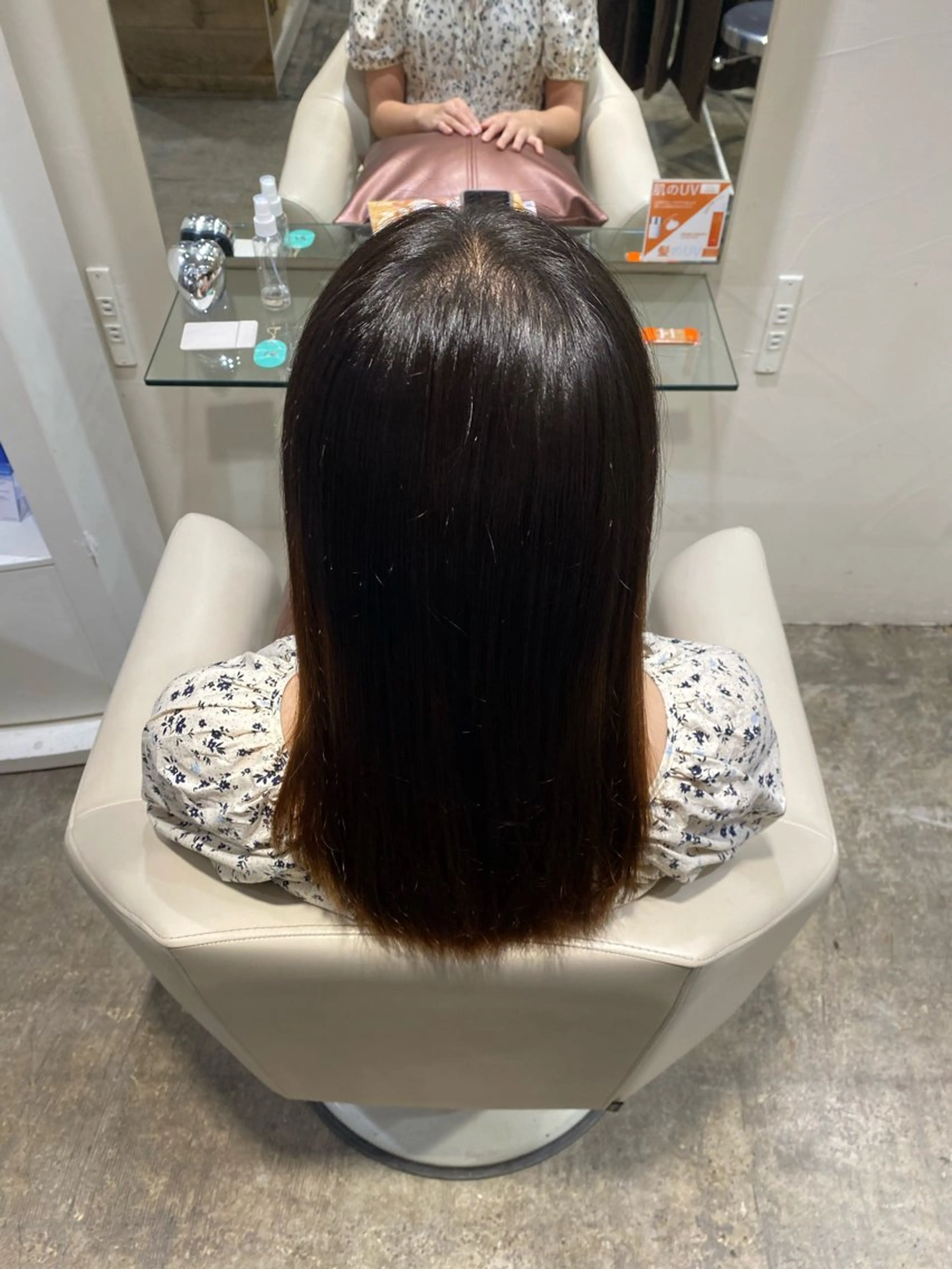 セミロング 縮毛矯正 💫艶ハイトーン特化 💫佐藤望のヘアスタイル