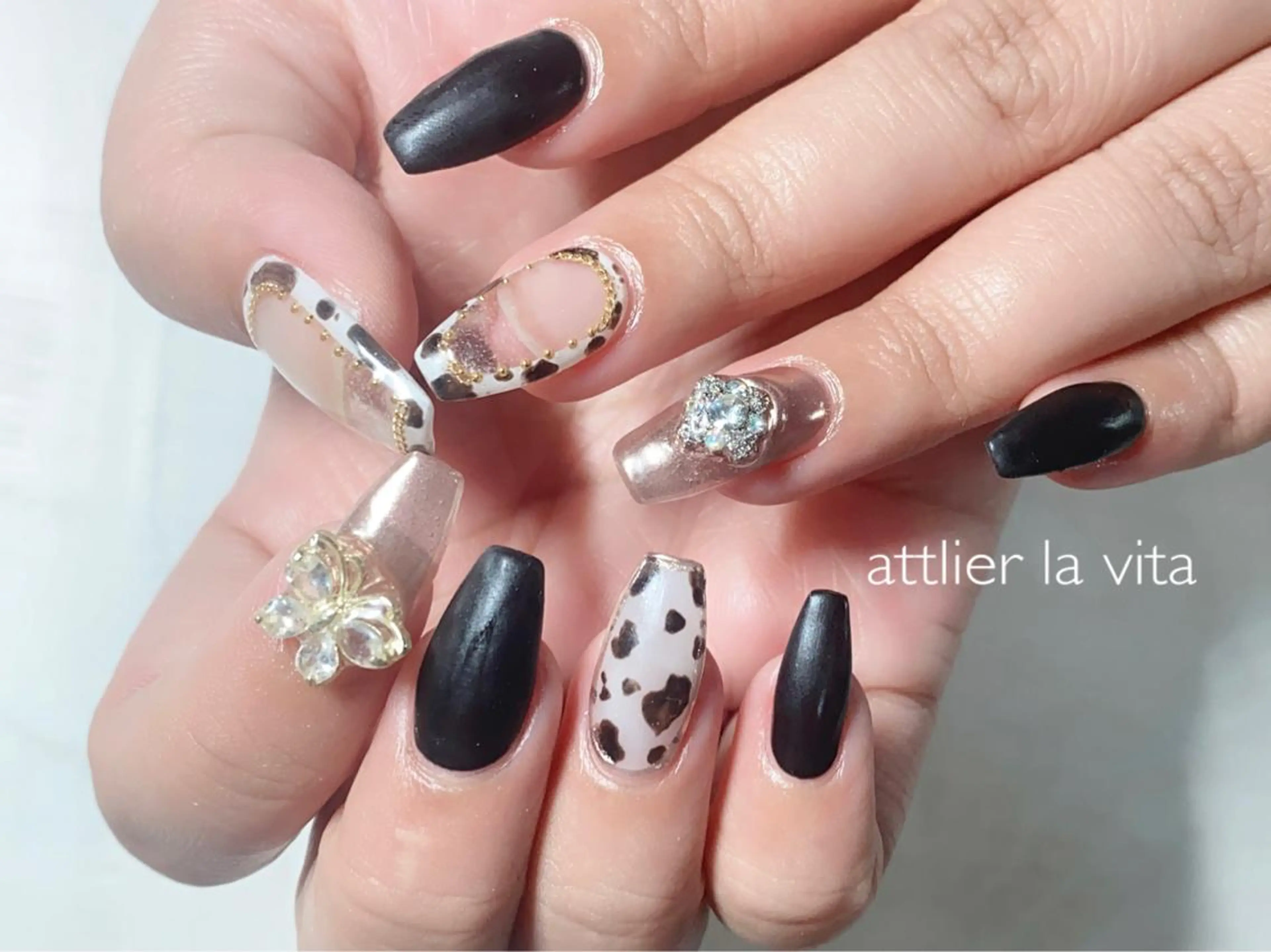 ネイル アニマル柄 クリアネイル マットネイル ミラーネイル ニュアンスネイル ハンドネイル atelier la vita所属・lavita. mimuraのネイルデザイン