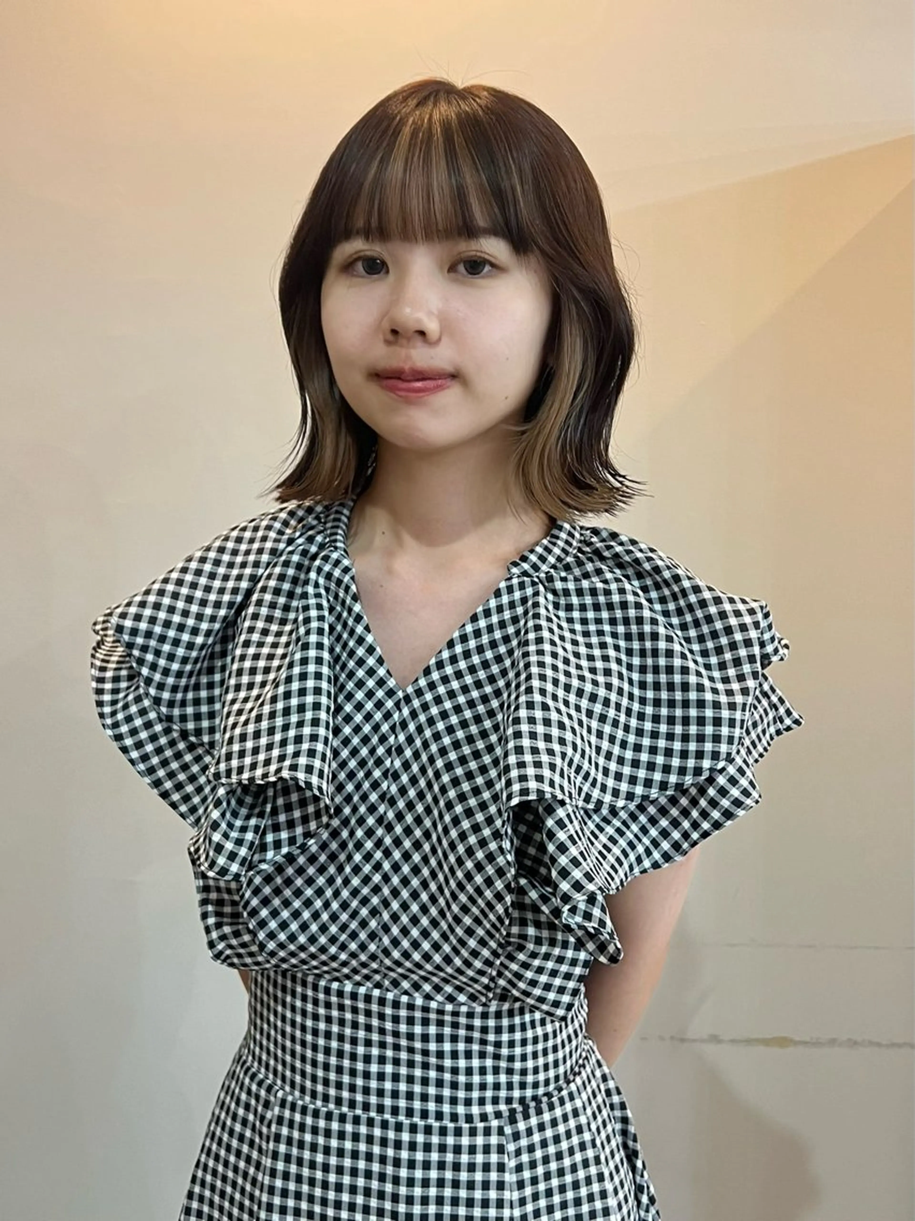 ミディアム カラー ミストバング  フェイスフレーミング インナーカラー ヘアカラー 切りっぱなしボブ/ ブリーチカラー/大塚のヘアスタイル