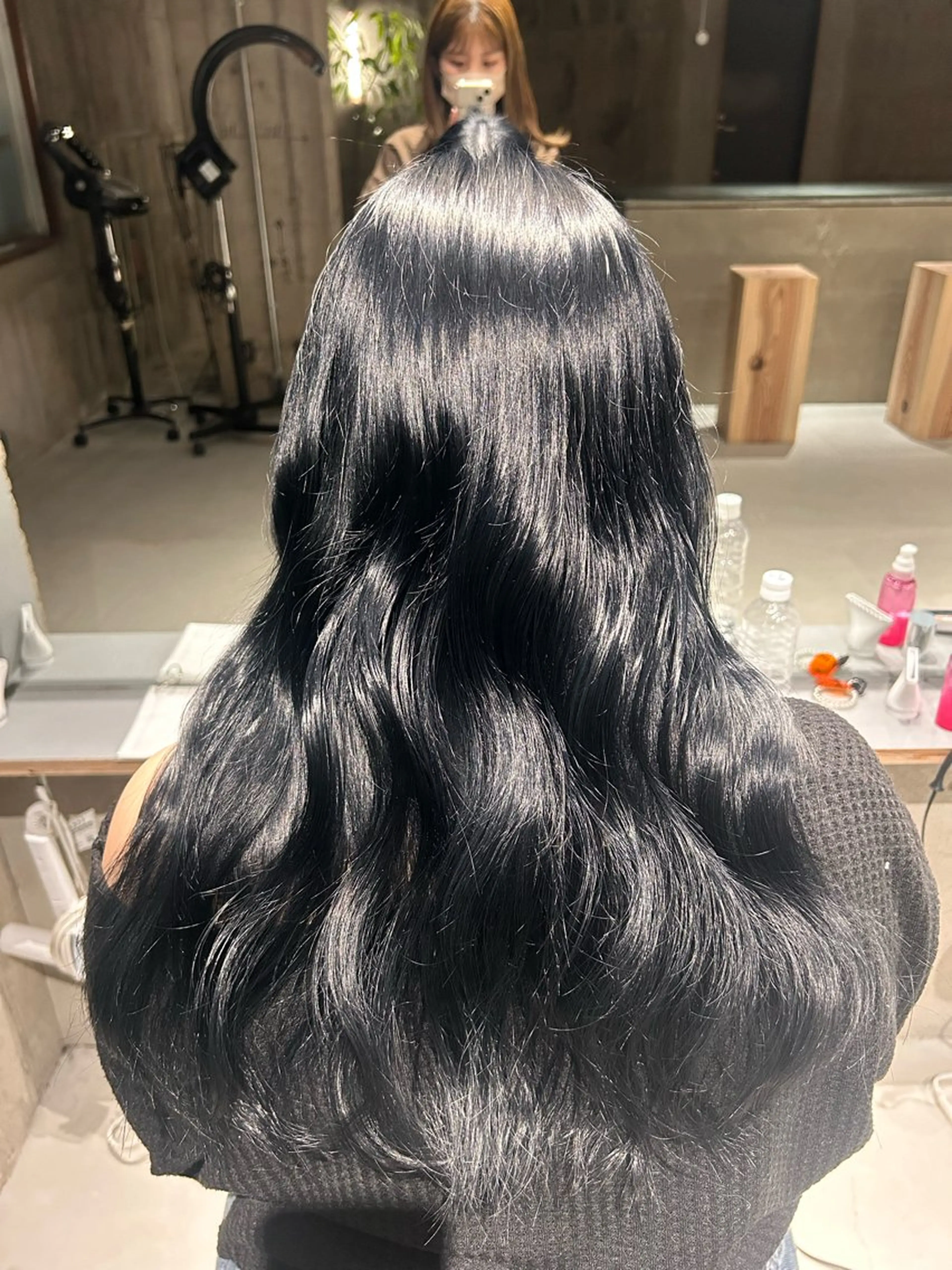 ロング カラー ブリーチ ブルーカラー ネイビーカラー クリスマス ヘアカラー 玉置 七海のヘアスタイル