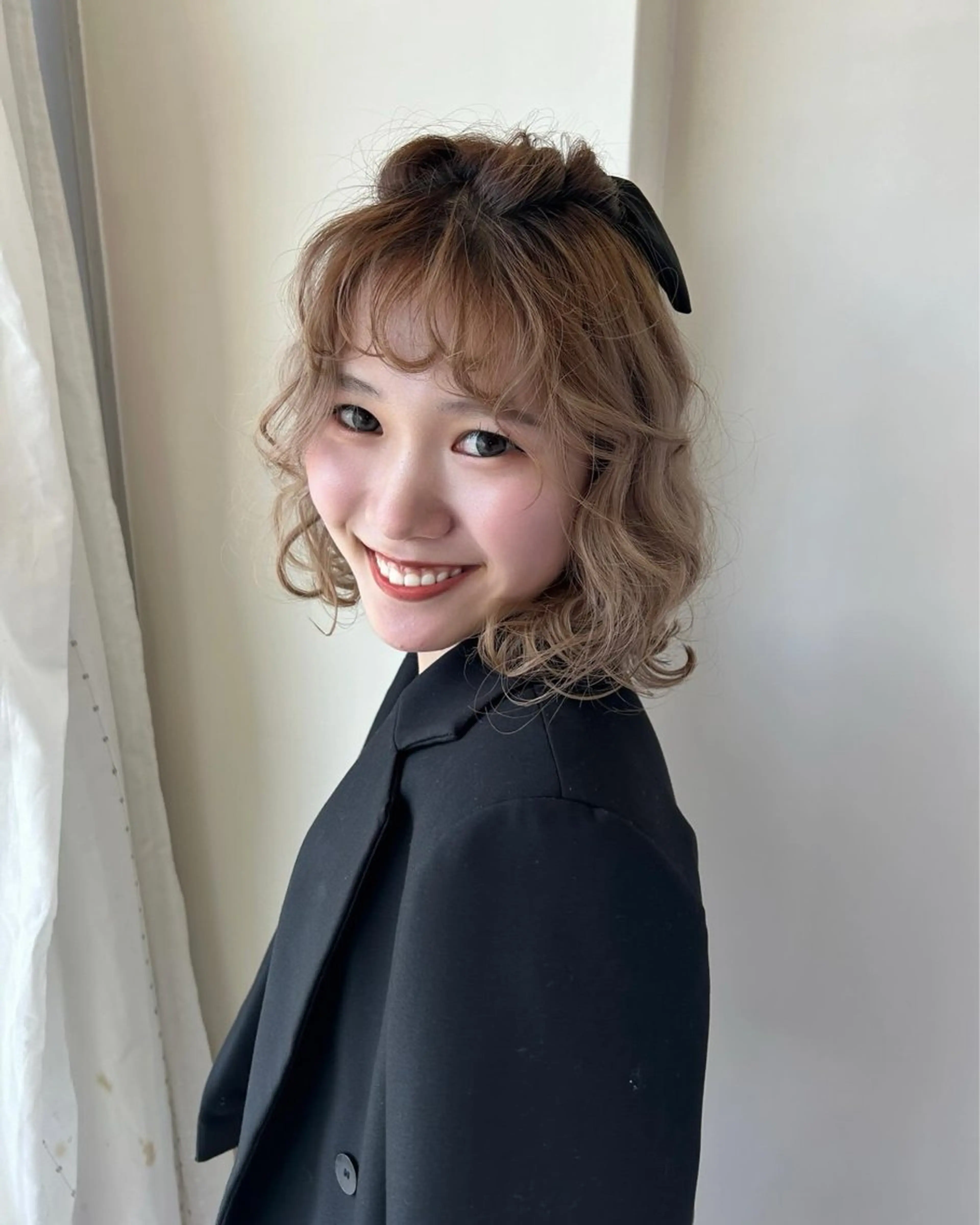 カラー ヘアアレンジ ヘアセット Maho/ボブ/ レイヤー/ハイトーンのヘアスタイル