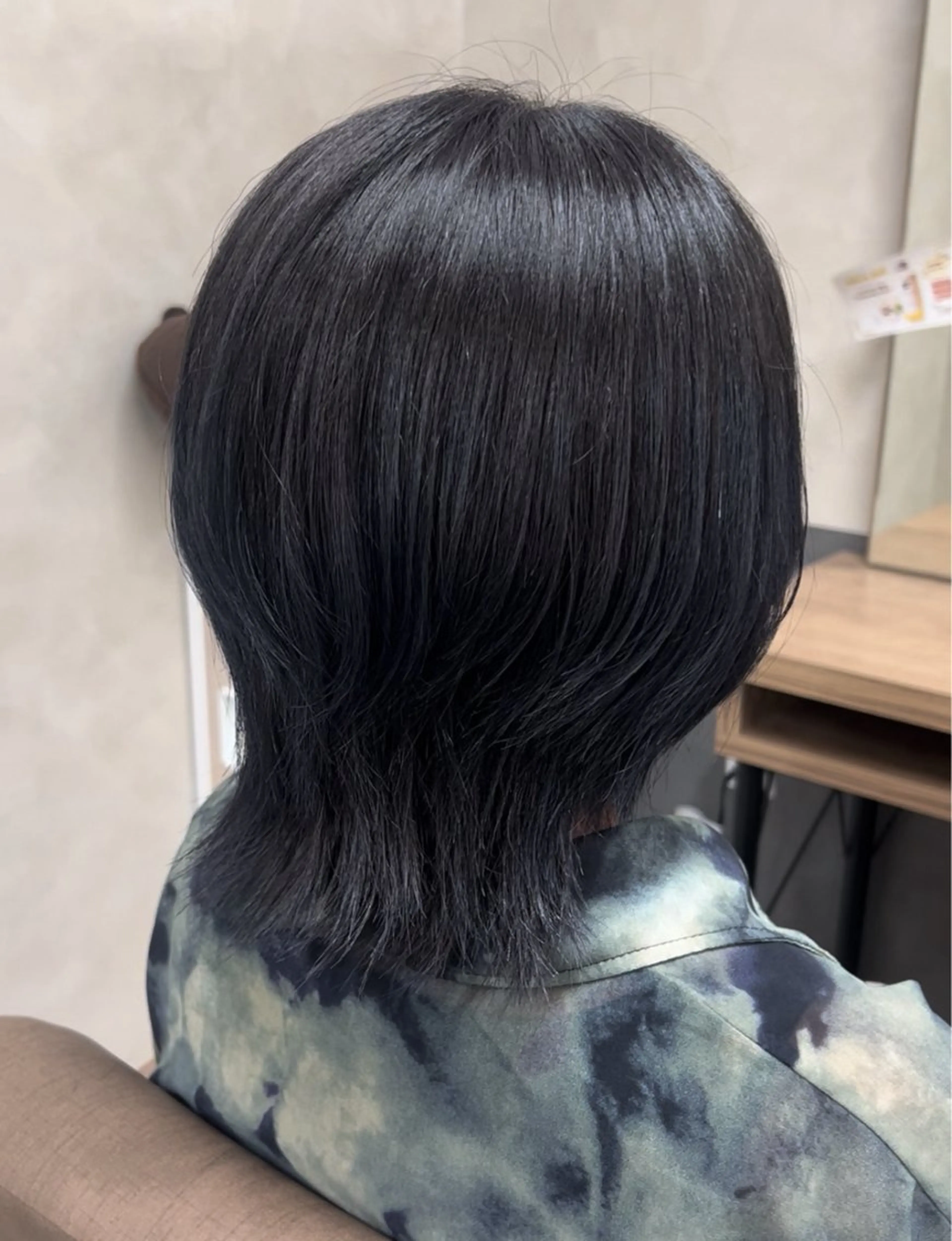ミディアム ウルフカット 岡野 綾のヘアスタイル