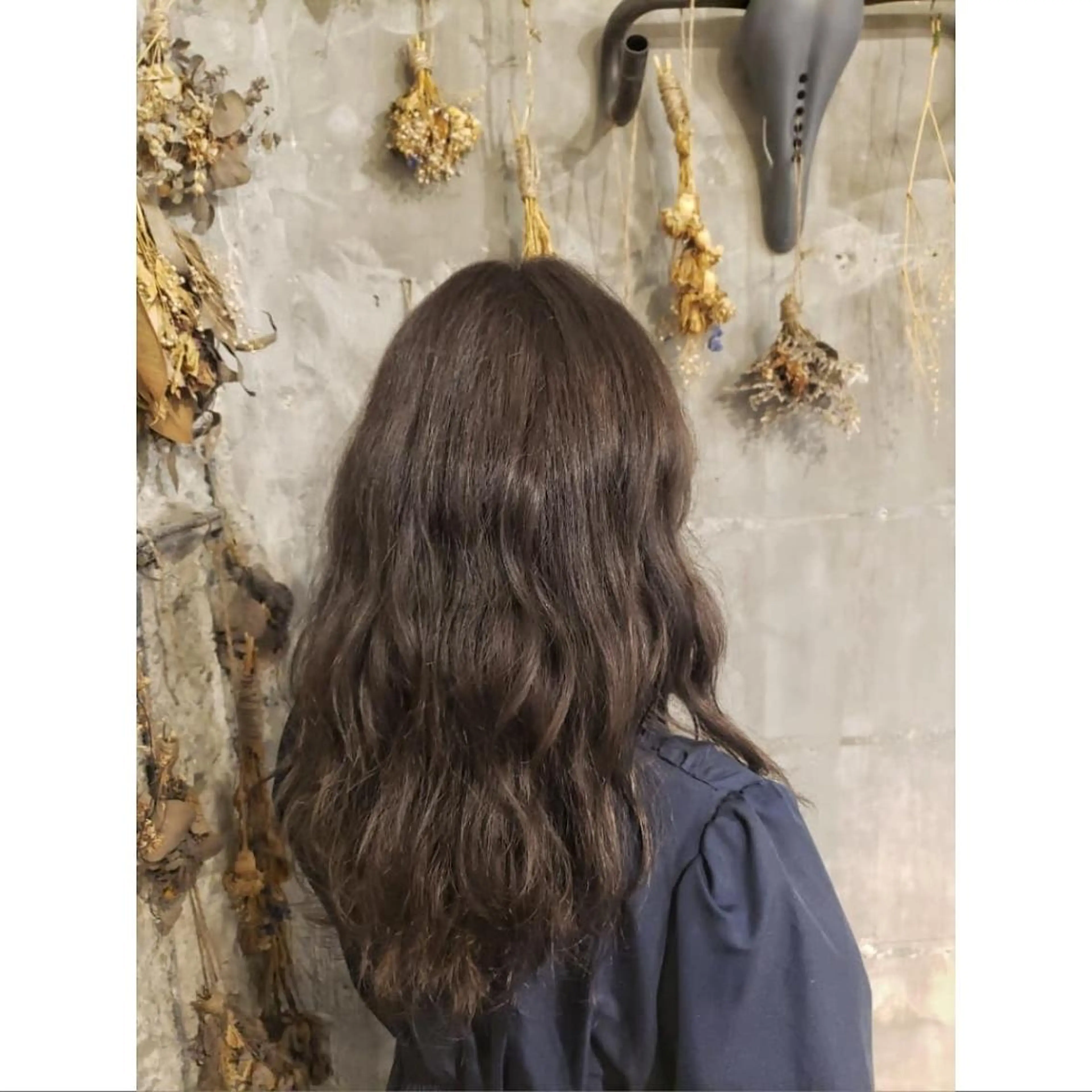 セミロング カラー ヘアアレンジ ベージュカラー 井尻 柚都歩のヘアスタイル