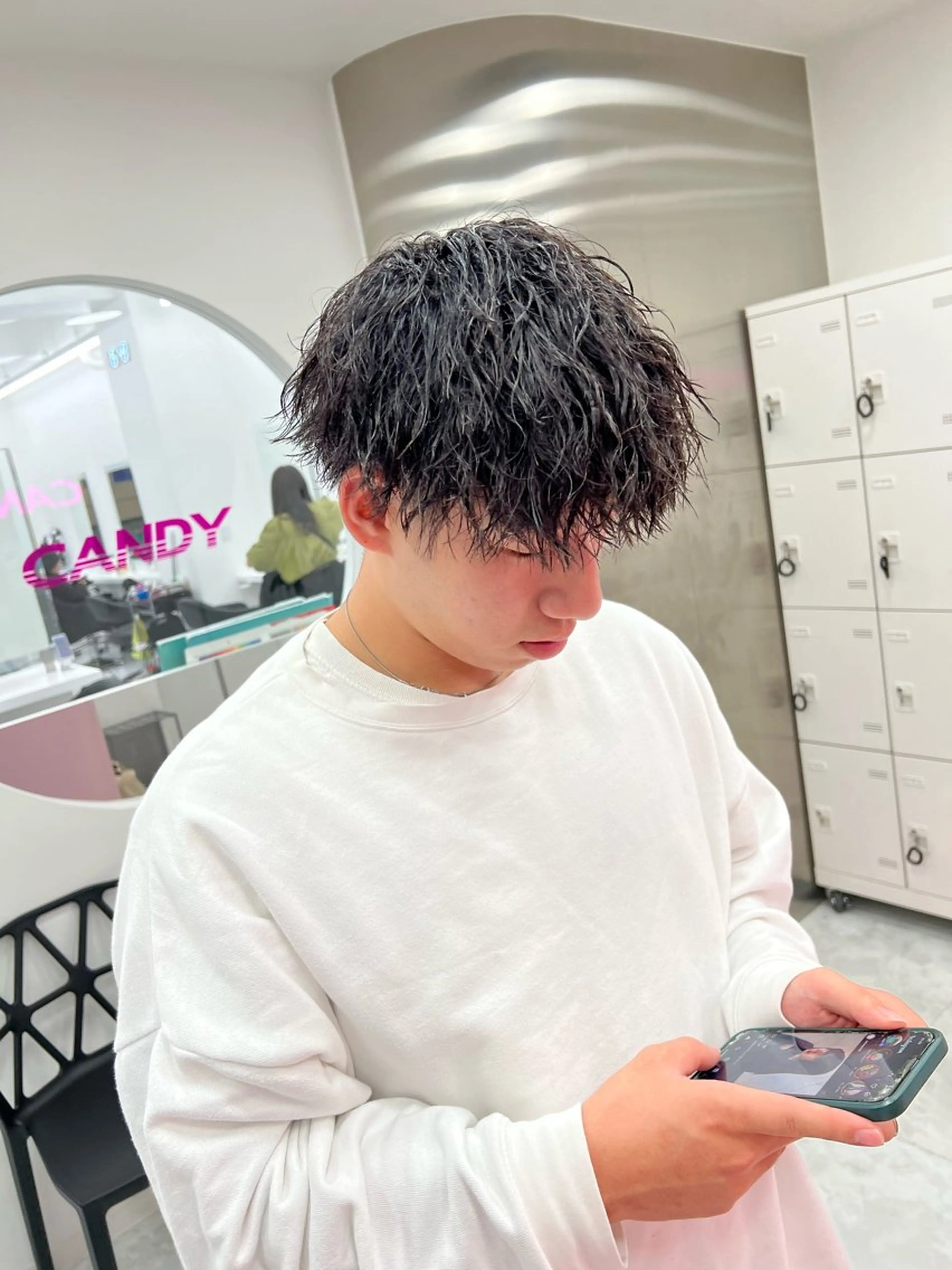 ミディアム パーマ メンズ ミディアムパーマ センターパート メンズ韓国風 韓国マッシュ マッシュウルフ カット パーマ トリートメント ヘッドスパ ヘアセット ✨メンズウルフ特化 美容師タイガ✨のヘアスタイル