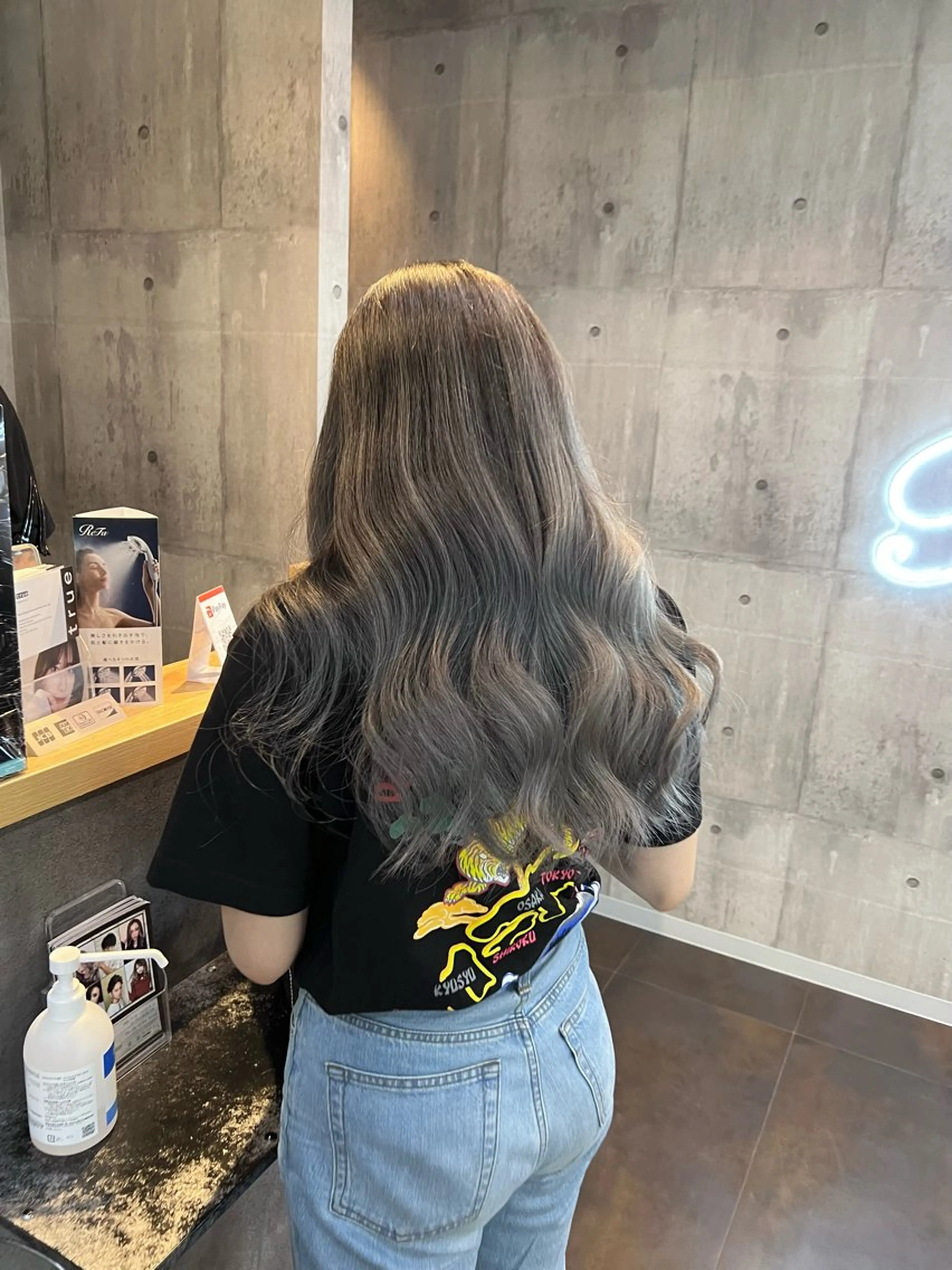 ロング 透明感ハイトーン カラー🦋🌧希咲のヘアスタイル