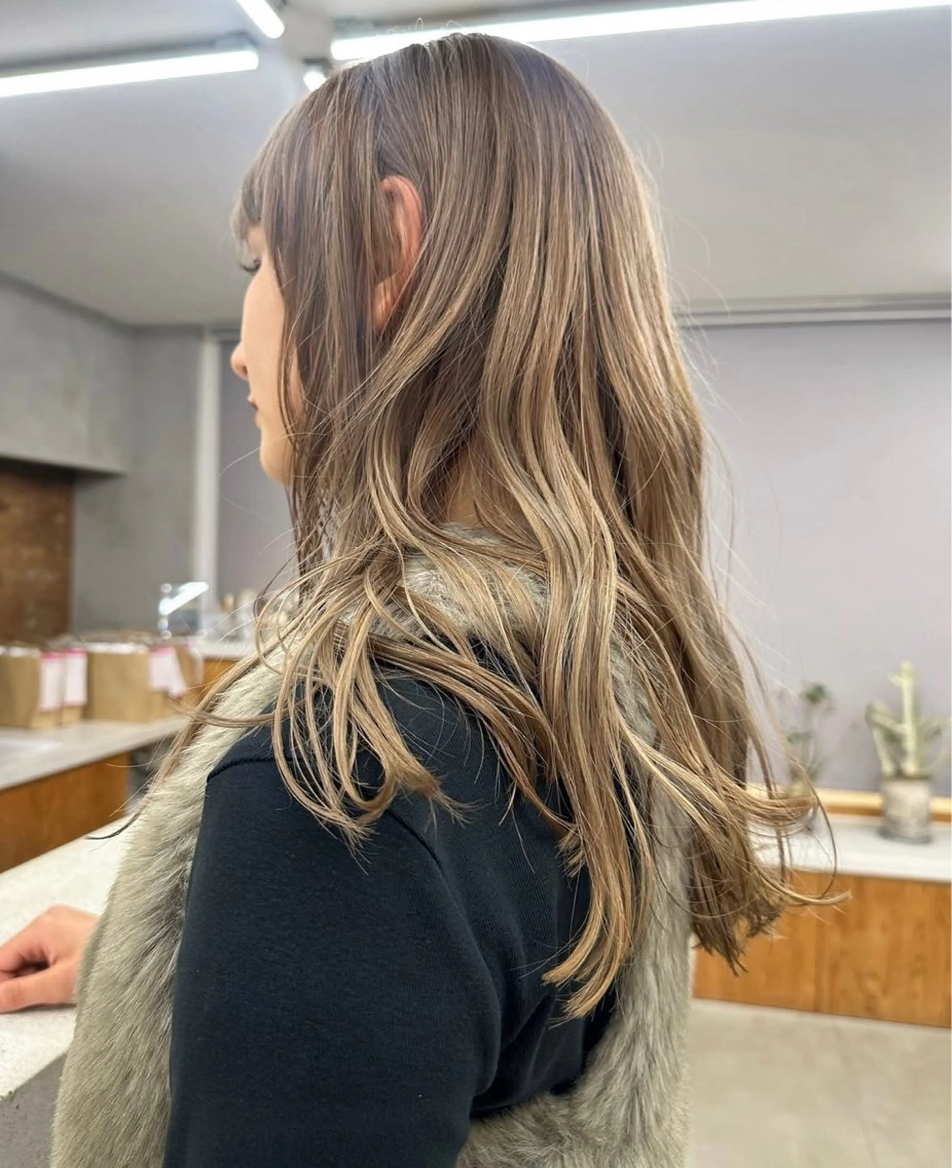 ロング カラー ベージュカラー ブリーチ ブロンド グレージュ ハイライトカラー カット ヘアカラー 榛地 渉馬のヘアスタイル