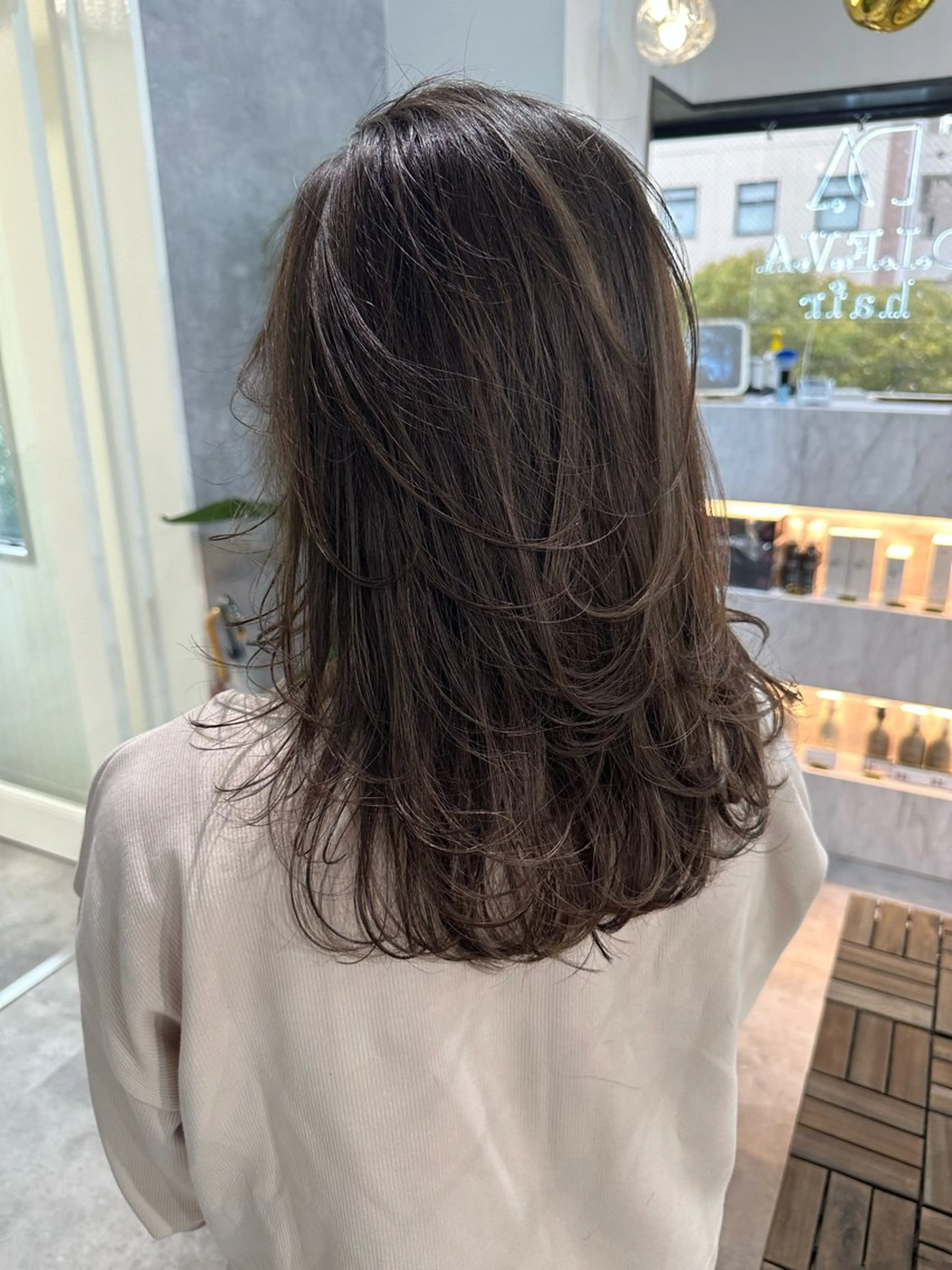 セミロング 髪質改善 レイヤーカット 海外ヘアー 山村拓士のヘアスタイル