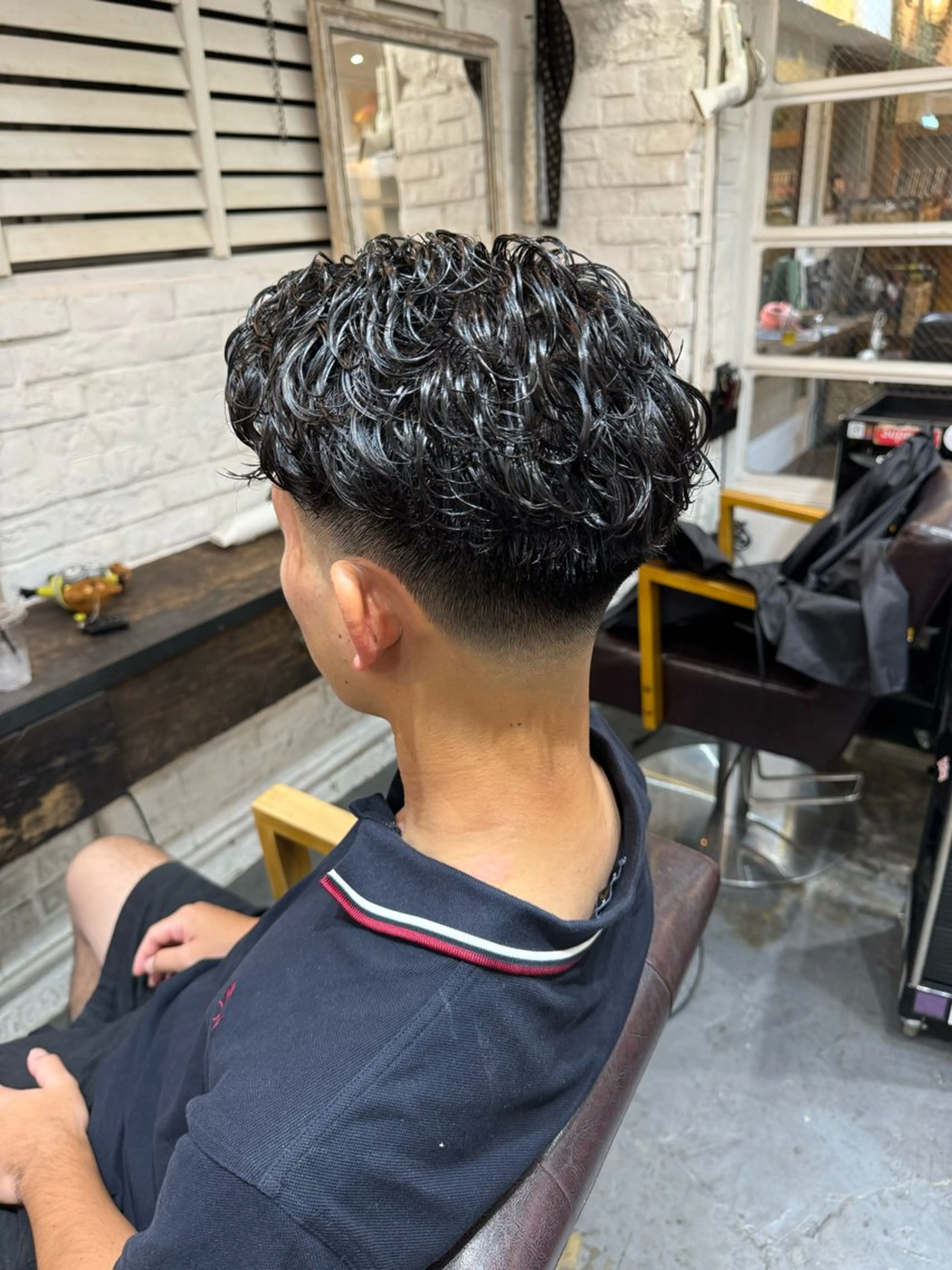 ショート パーマ メンズ センターパート ダウンパーマ フェードカット メンズハイライト メンズパーマ カット パーマ トリートメント 💈メンズ特化💈 TASUKUのヘアスタイル