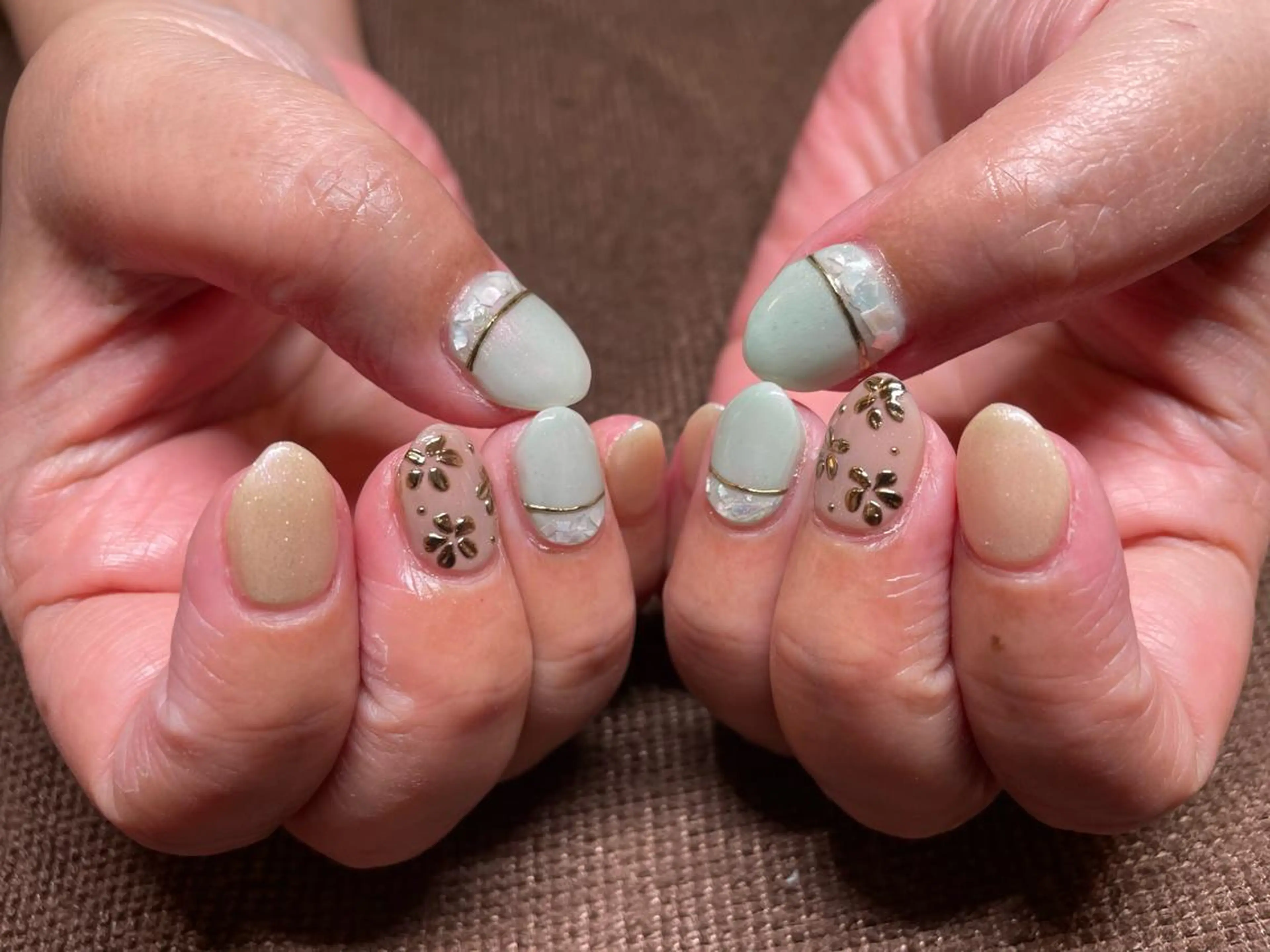 ミディアム ネイル アートネイル ミラーネイル M. KOTOMIのネイルデザイン