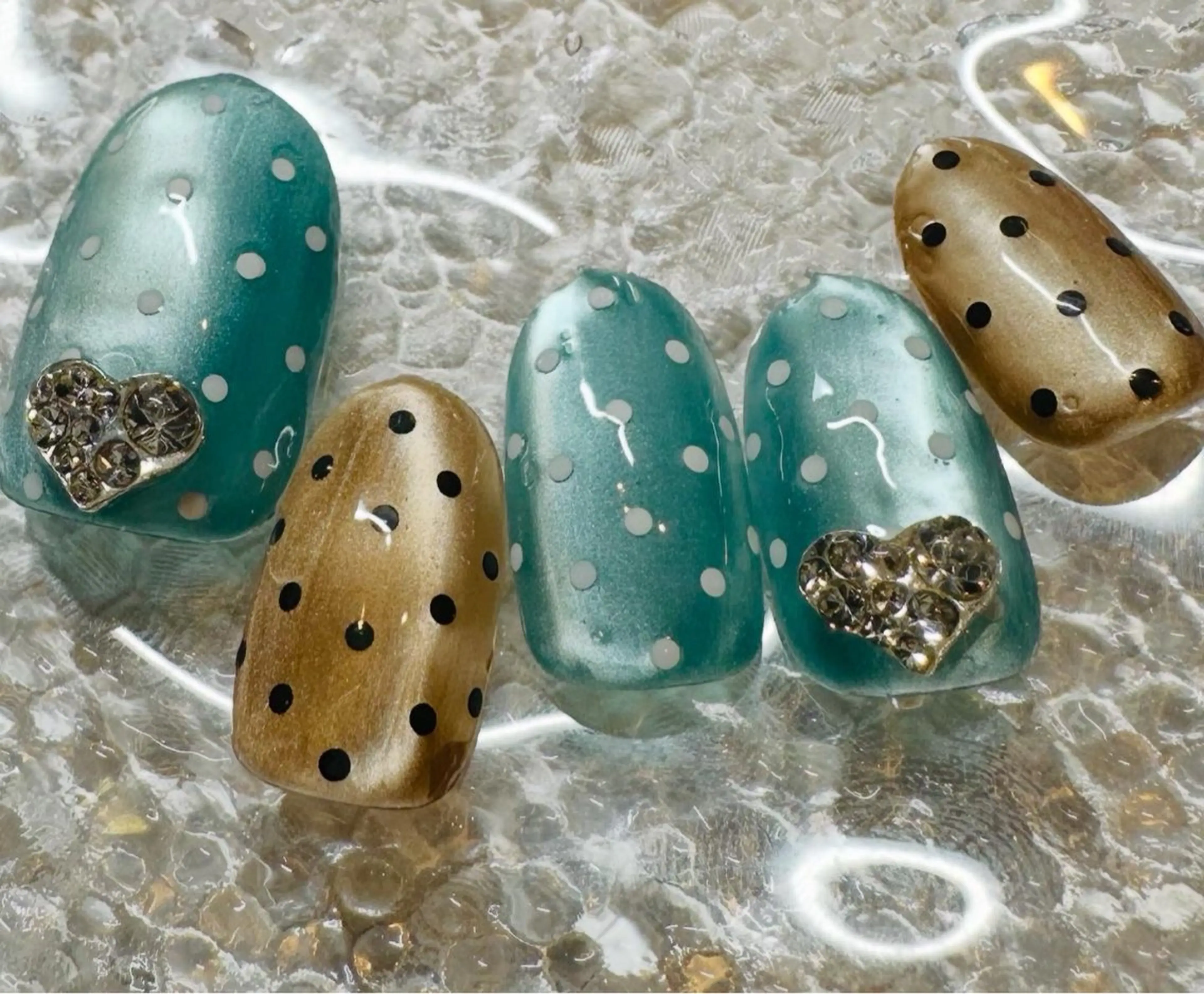 ネイル ドット マグネットネイル ハンドネイル ネイルサロンエレノア所属・田端 笑理菜のネイルデザイン