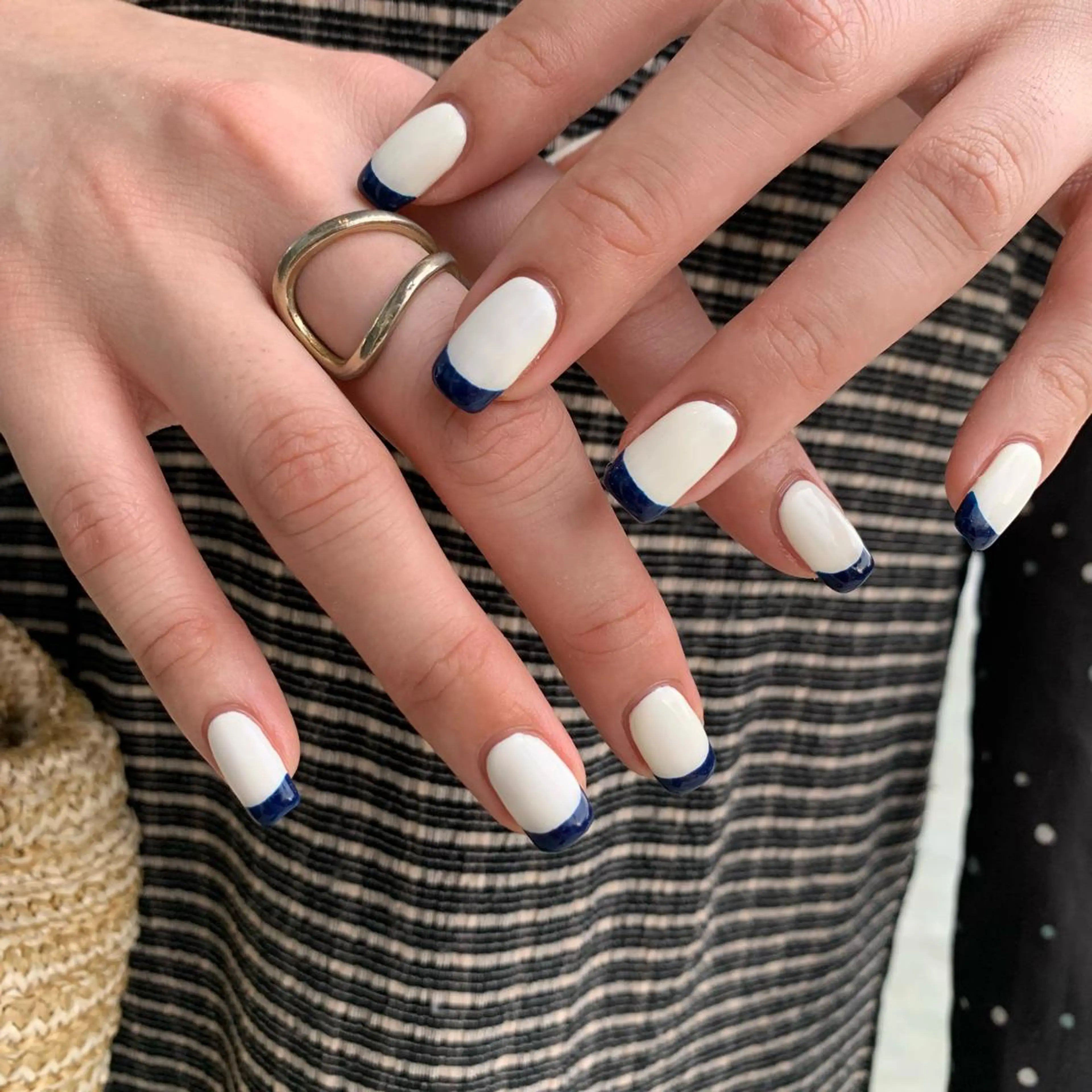 フレンチネイル❣️ベースカラーあり【オフ込み】※オフなしの方はコメントください♡の写真