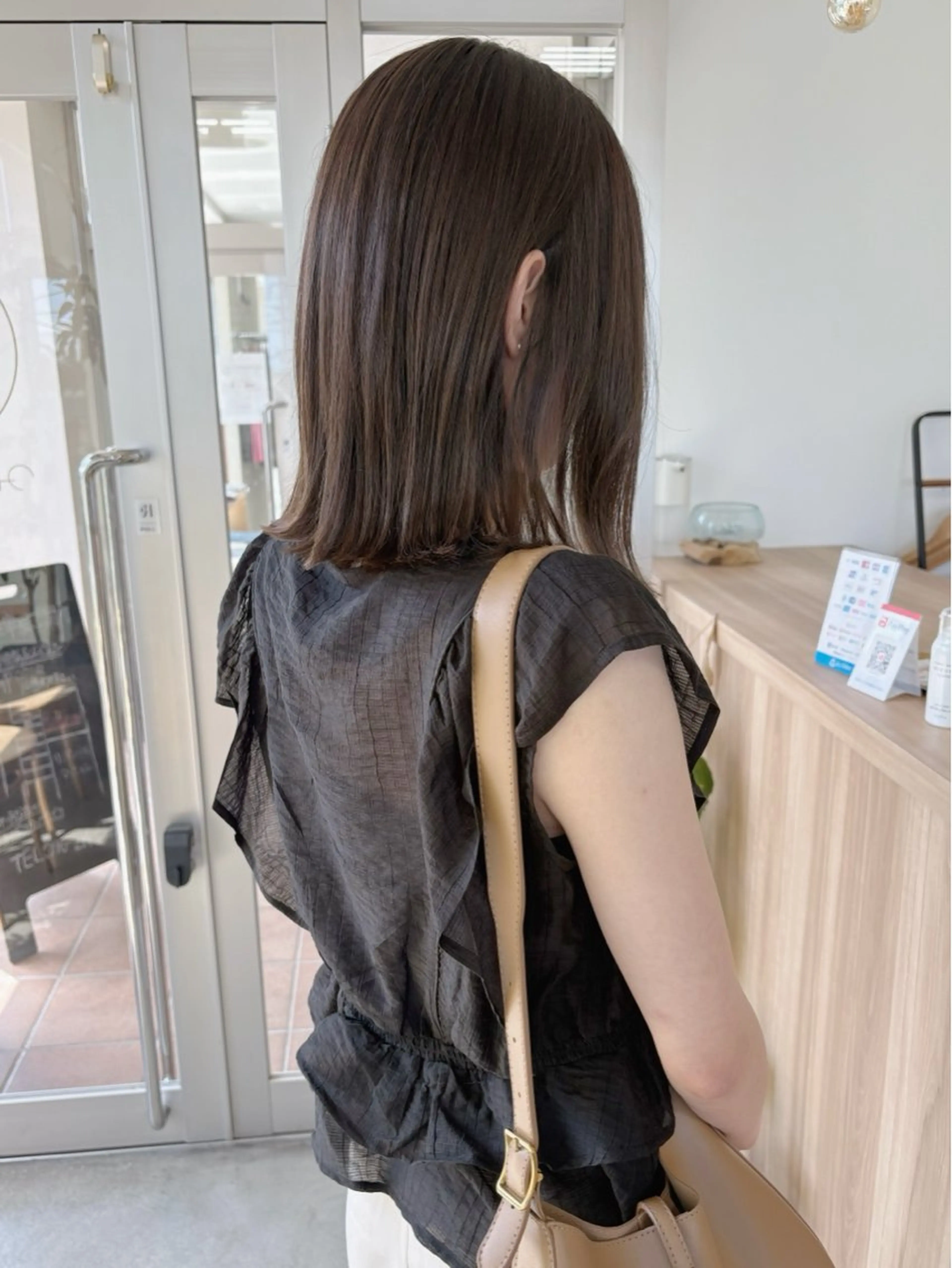 ミディアム カラー アッシュ 透明感カラー カット ヘアカラー トリートメント 津田 七美希のヘアスタイル