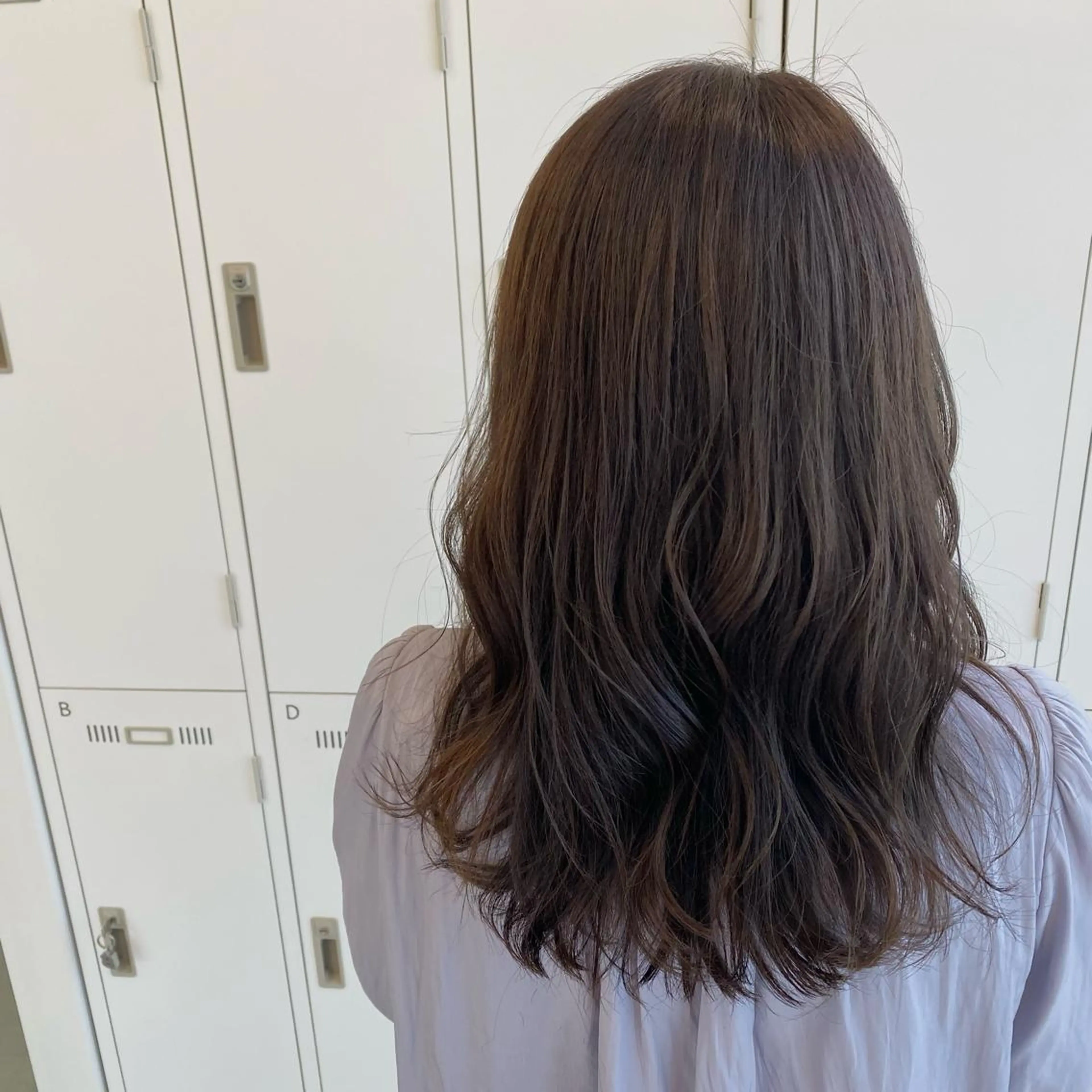 セミロング カラー カット ヘアカラー YUNA ユウナのヘアスタイル