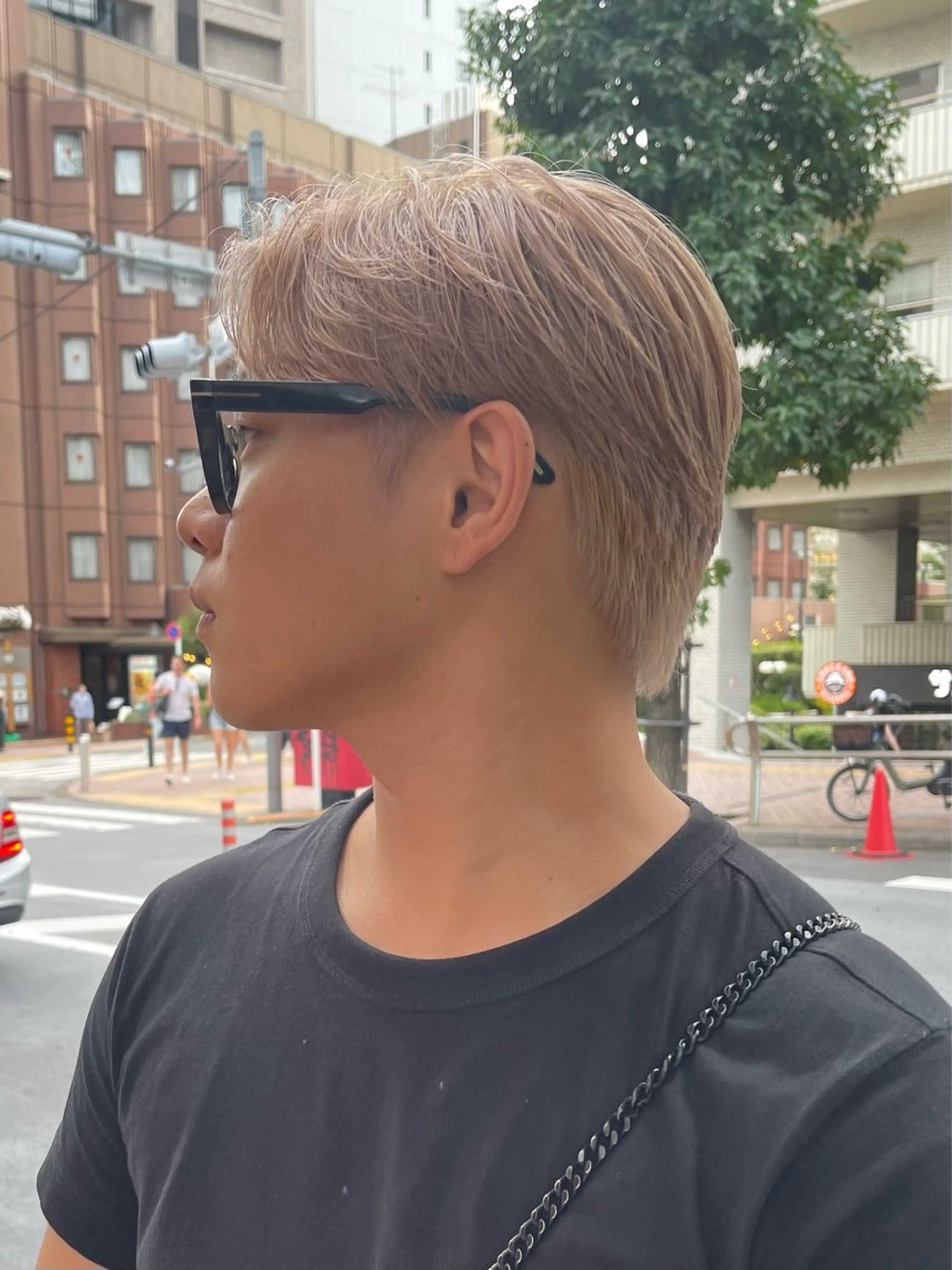 カラー メンズ メンズブリーチ センターパート ベージュカラー ブリーチ ケアブリーチ ヘアカラー トリートメント メンズショート/レデ ィースボブ サハシのヘアスタイル