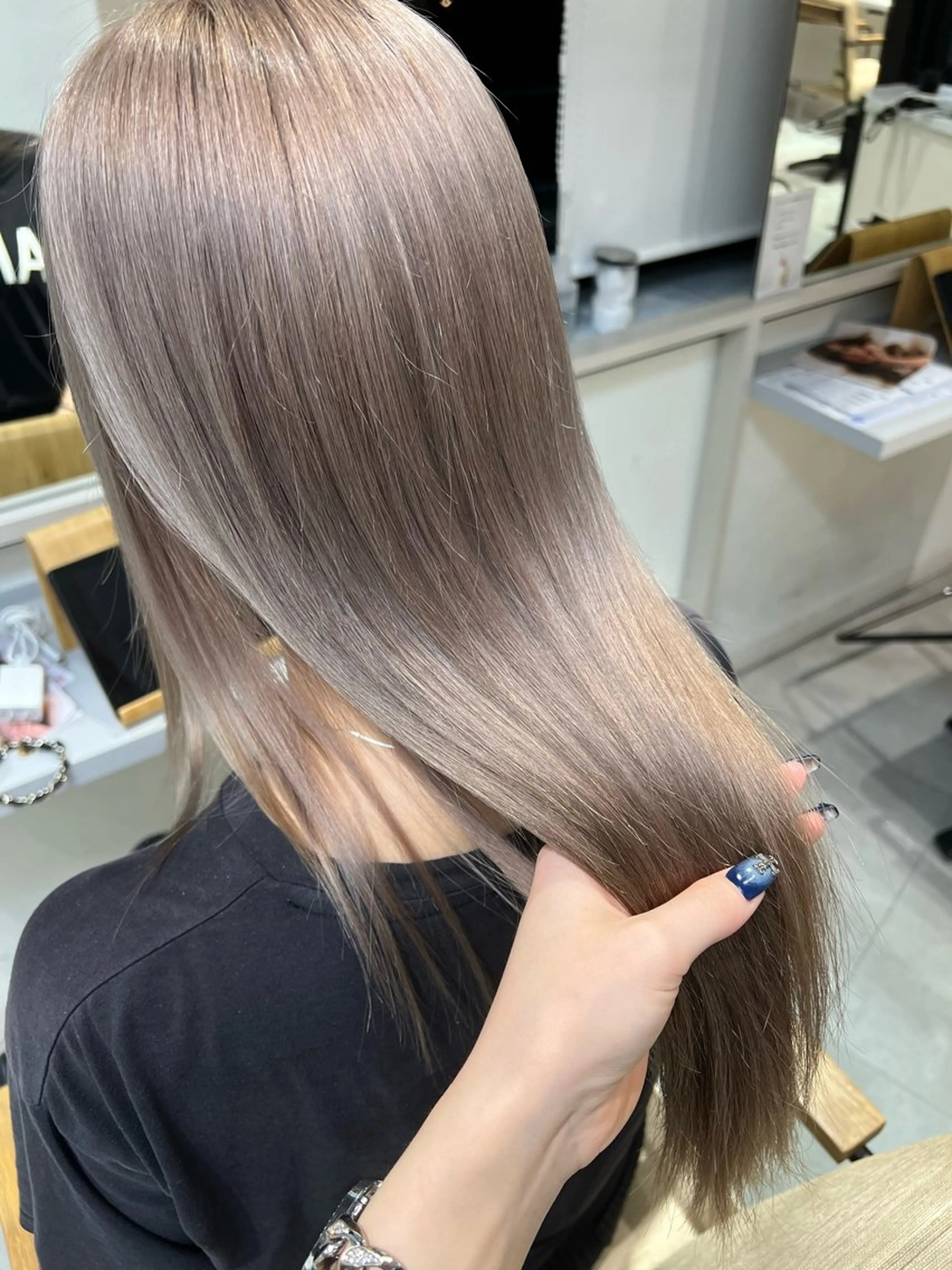 カラー ヘアカラー ayaka. 梅田ハイトーン🥣のヘアスタイル