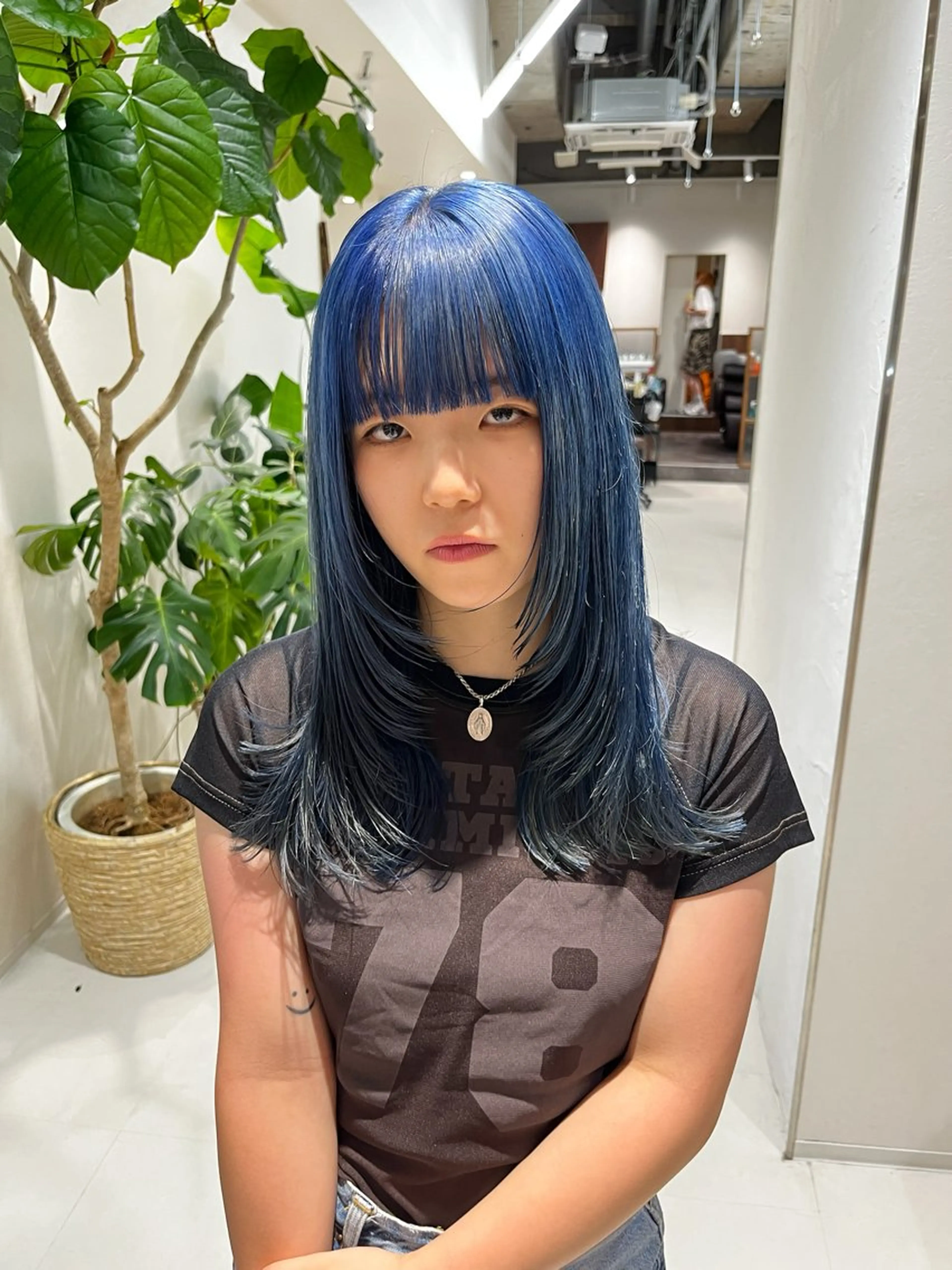 ミディアム カラー ブルーカラー 顔まわりレイヤー レイヤーカット カット ヘアカラー トリートメント フェイスレイヤー/ カラー/konoのヘアスタイル