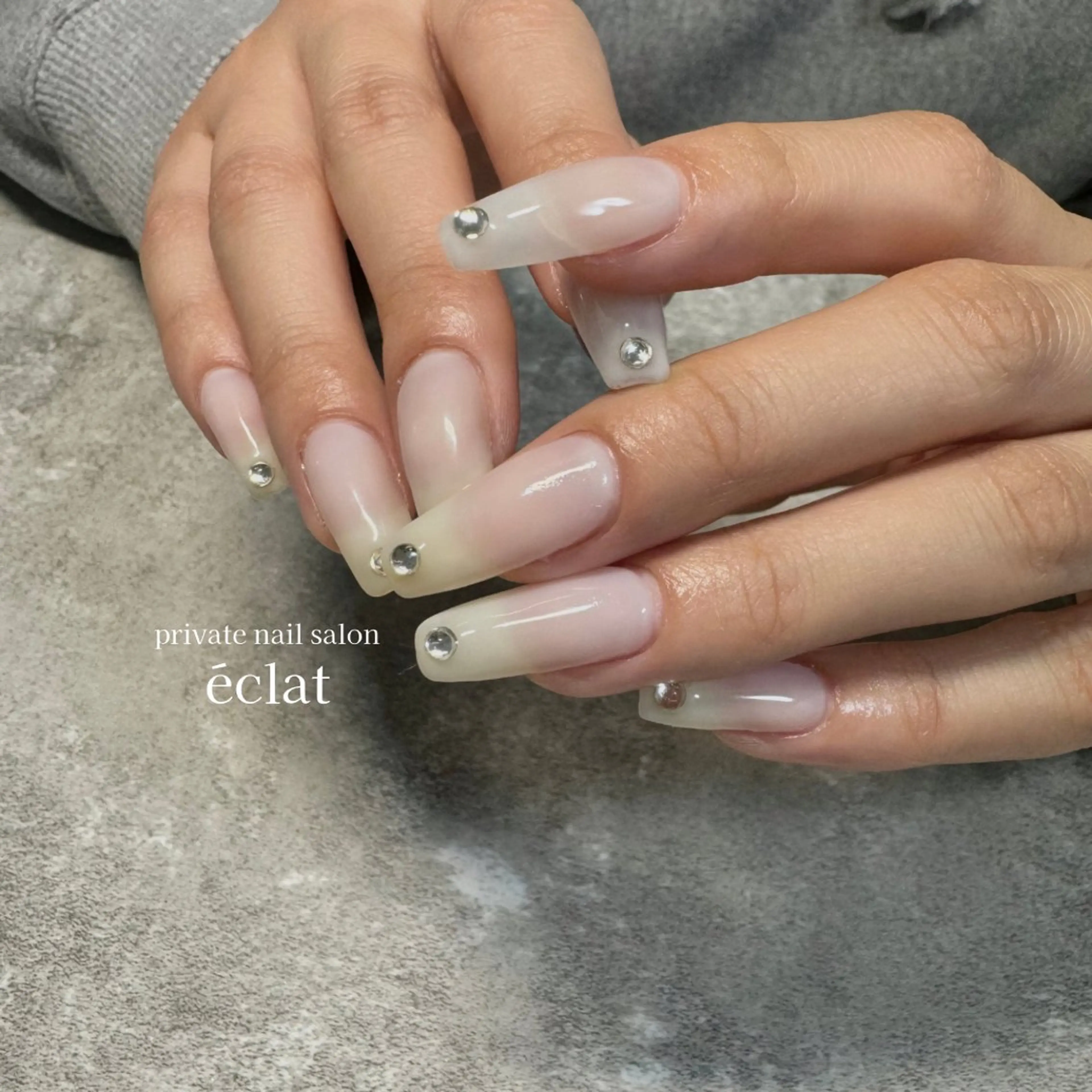 ネイル アートネイル ロングネイル ワンカラーネイル ホワイト nailsalon éclatのネイルデザイン