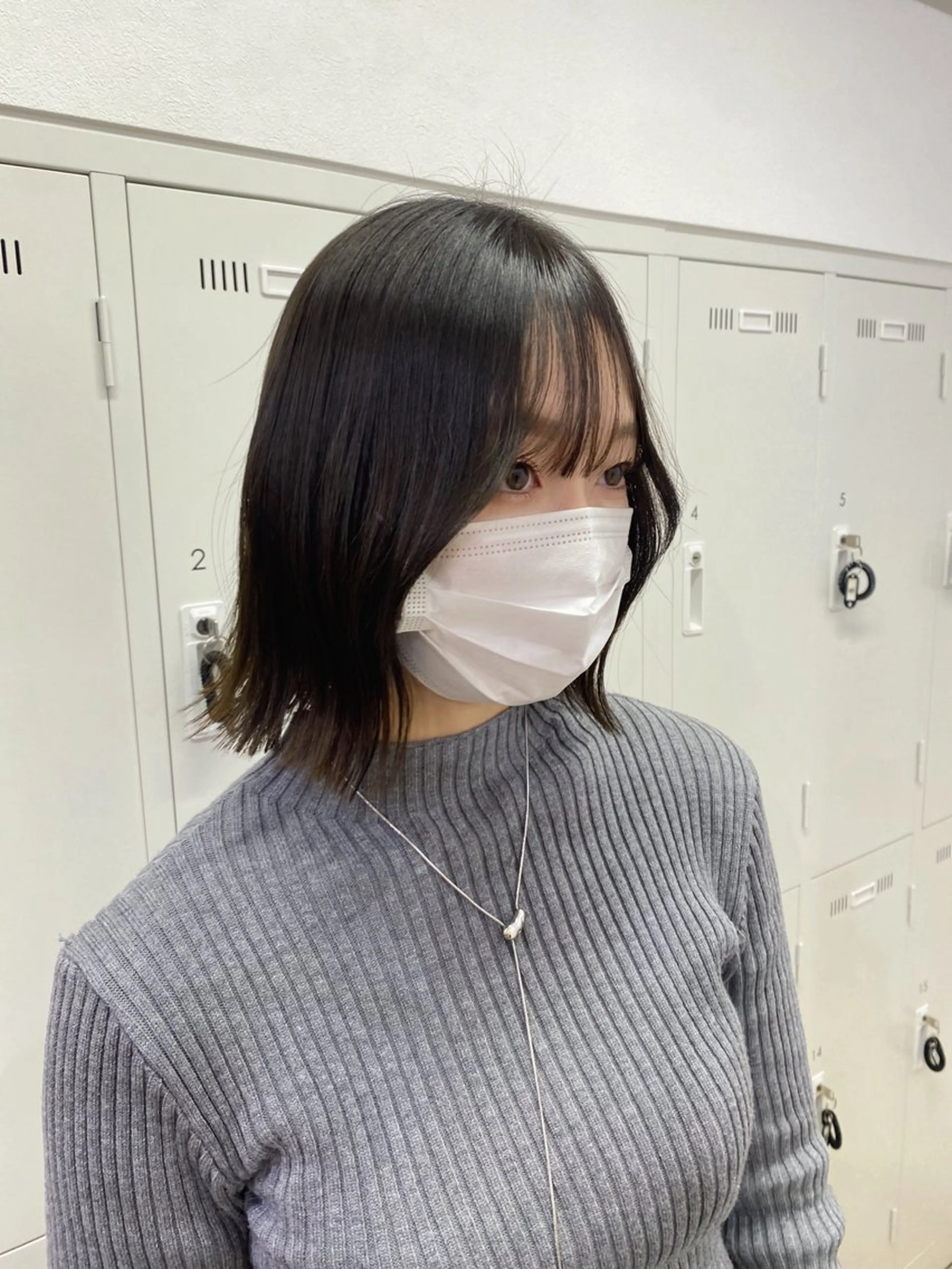ミディアム カラー パーマ グレージュ オリーブグレージュ オリーブグレー ボブ 外ハネヘア カット ヘアカラー トリートメント 長妻莉央/縮毛矯正 髪質改善カラーのヘアスタイル