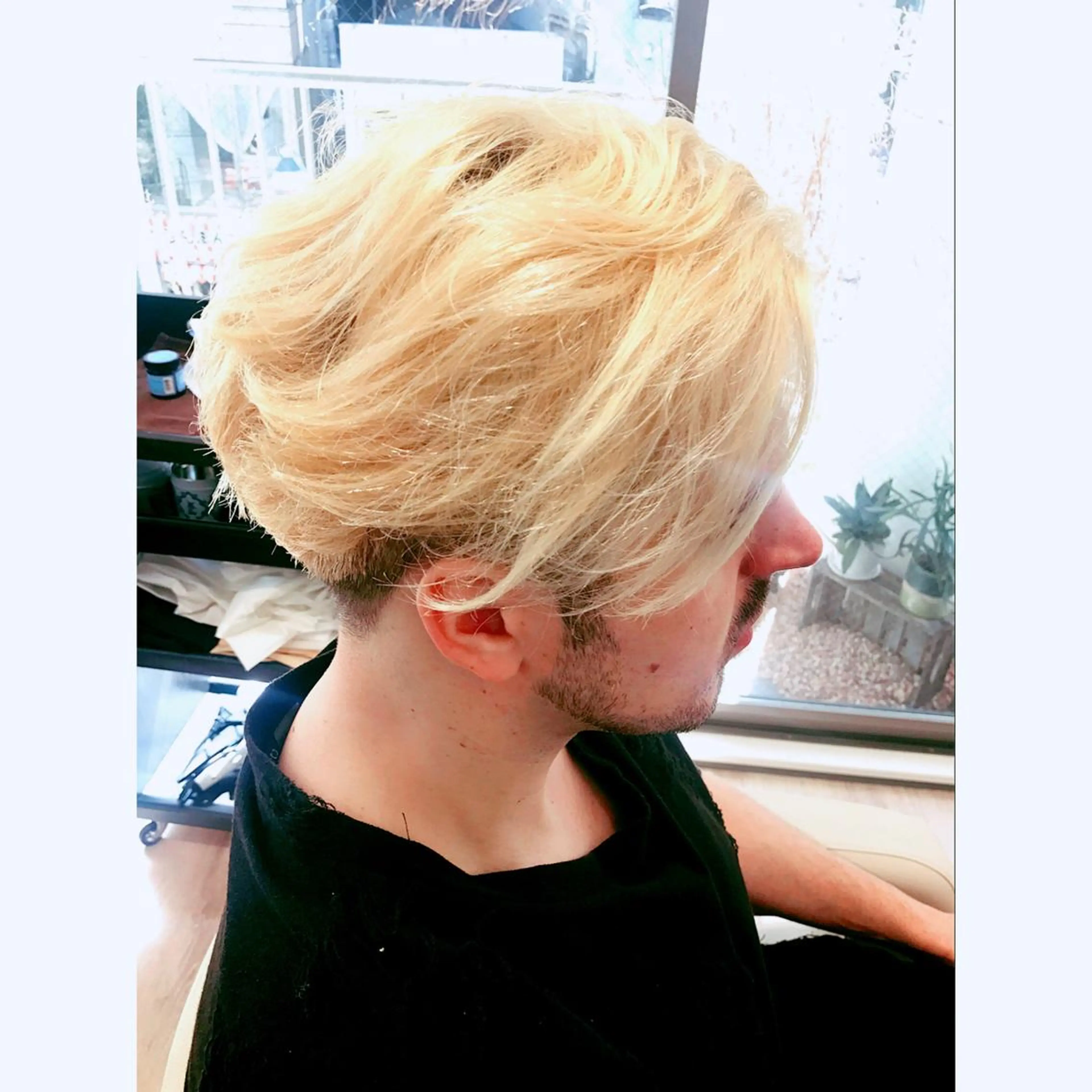 ミディアム カラー メンズ メンズブリーチ ツーブロック 刈り上げ ブリーチ メンズ特化 友和のヘアスタイル