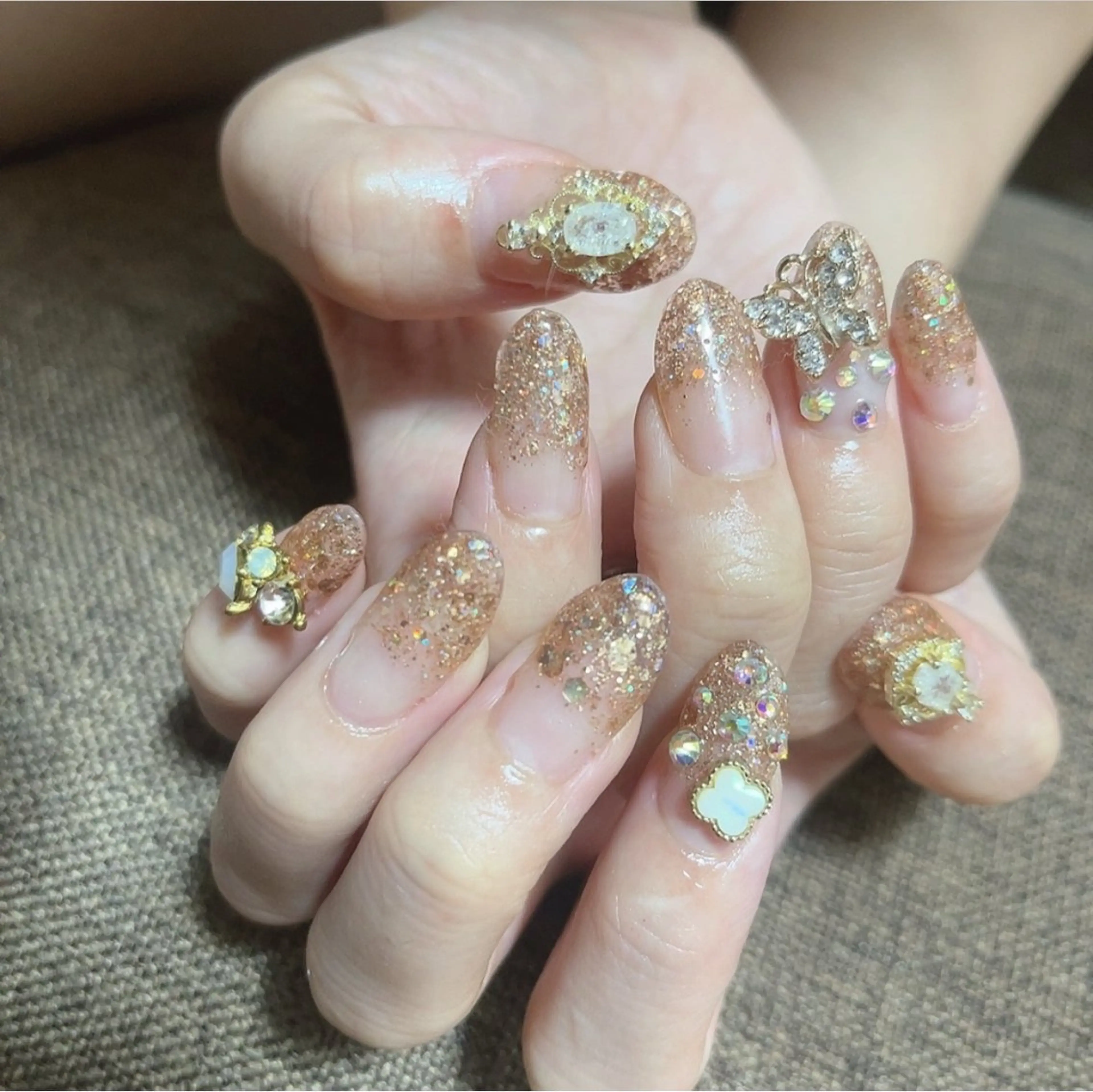 ネイル グラデーション ラメ(グリッター) ラメグラデーション ハンドネイル GALs nail所属・GALs nailのネイルデザイン