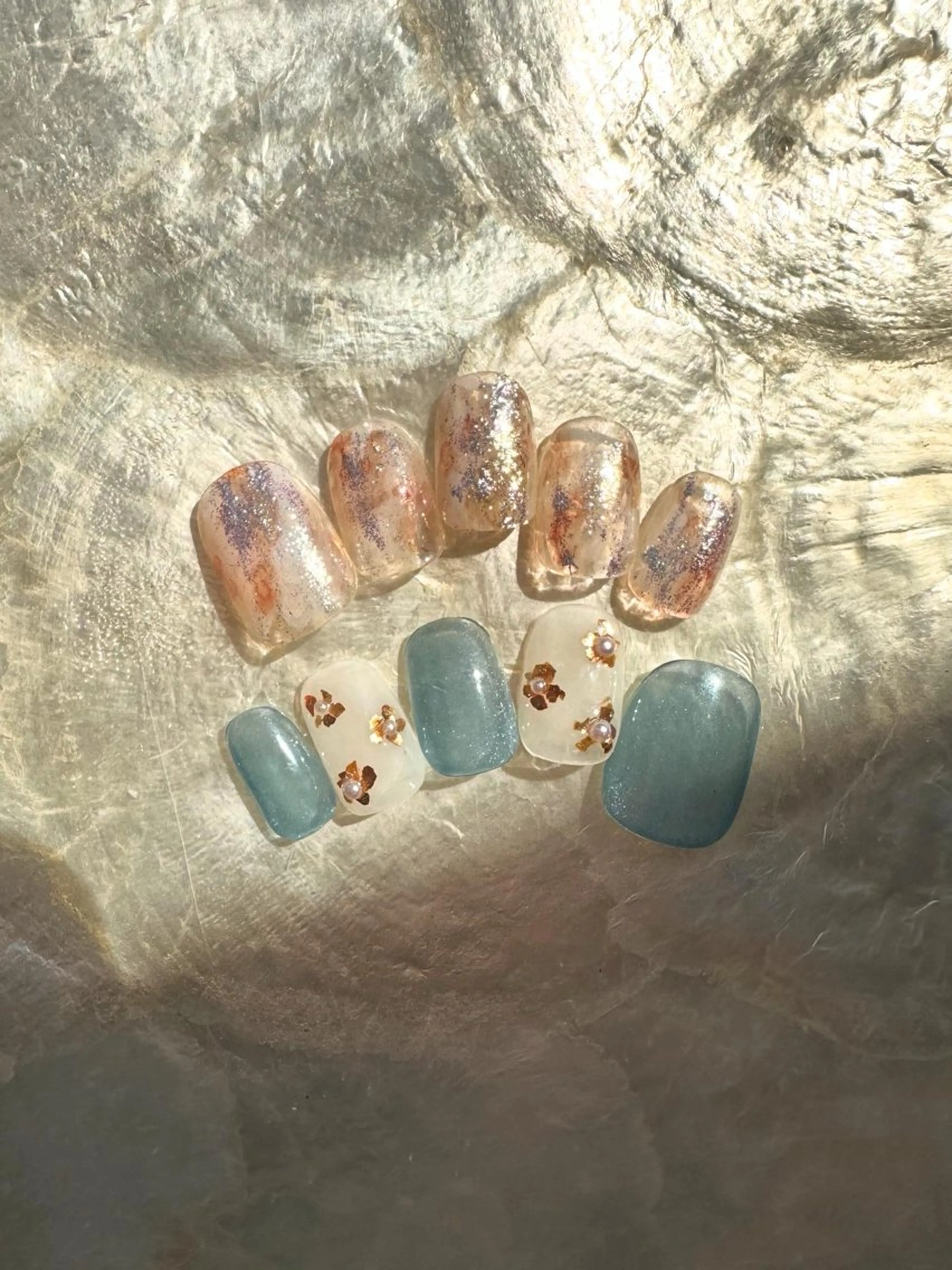 ネイル オーロラネイル 氷ネイル・うるうるネイル 水色 マグネットネイル ネイルチップ 🪞KAPE NAIL 🪞のネイルデザイン