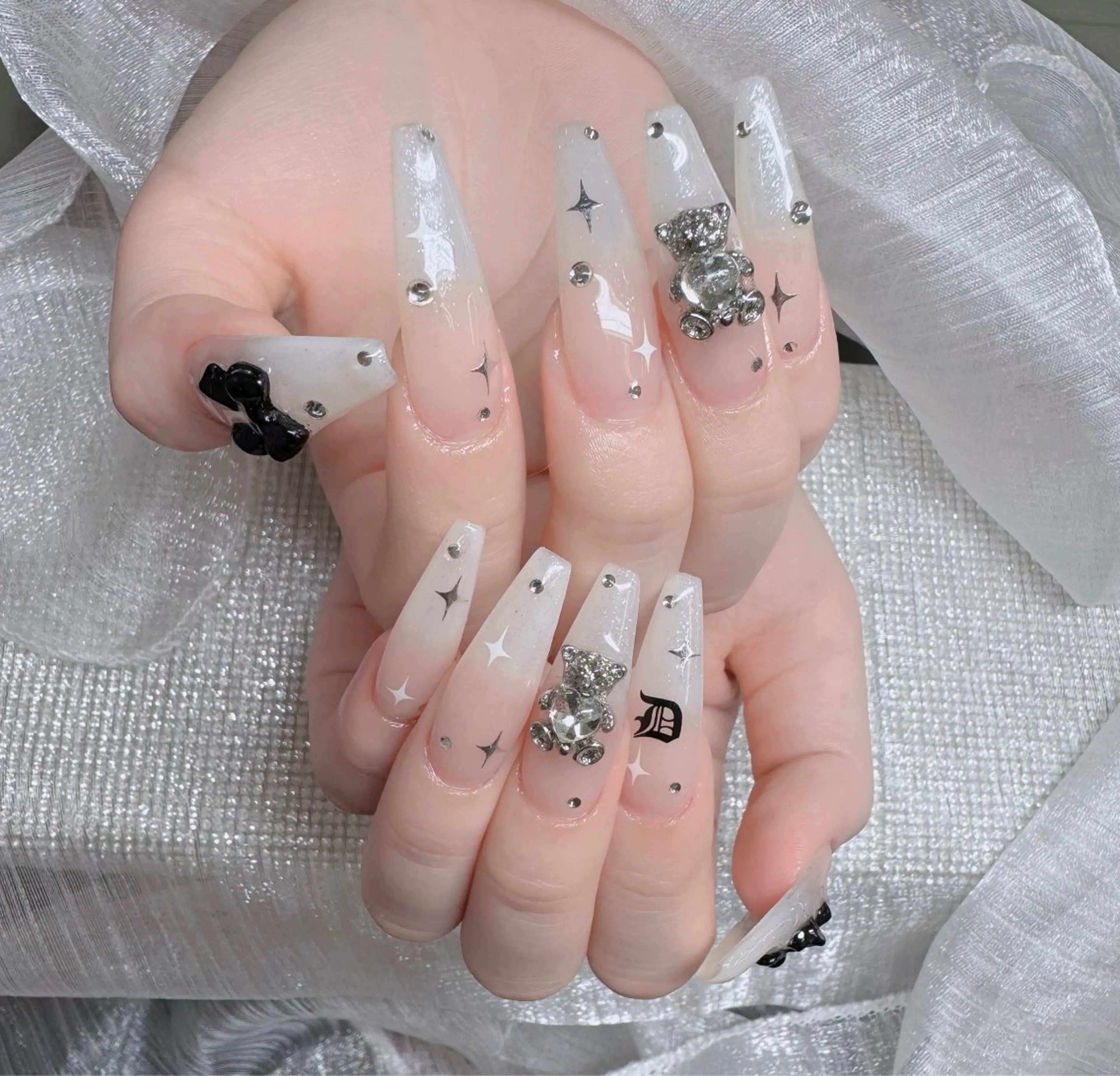 ネイル フレンチネイル ジェルネイル ガラスフレンチ ハロウィン ハート H.baby nail所属・H.baby Nail Salonのネイルデザイン