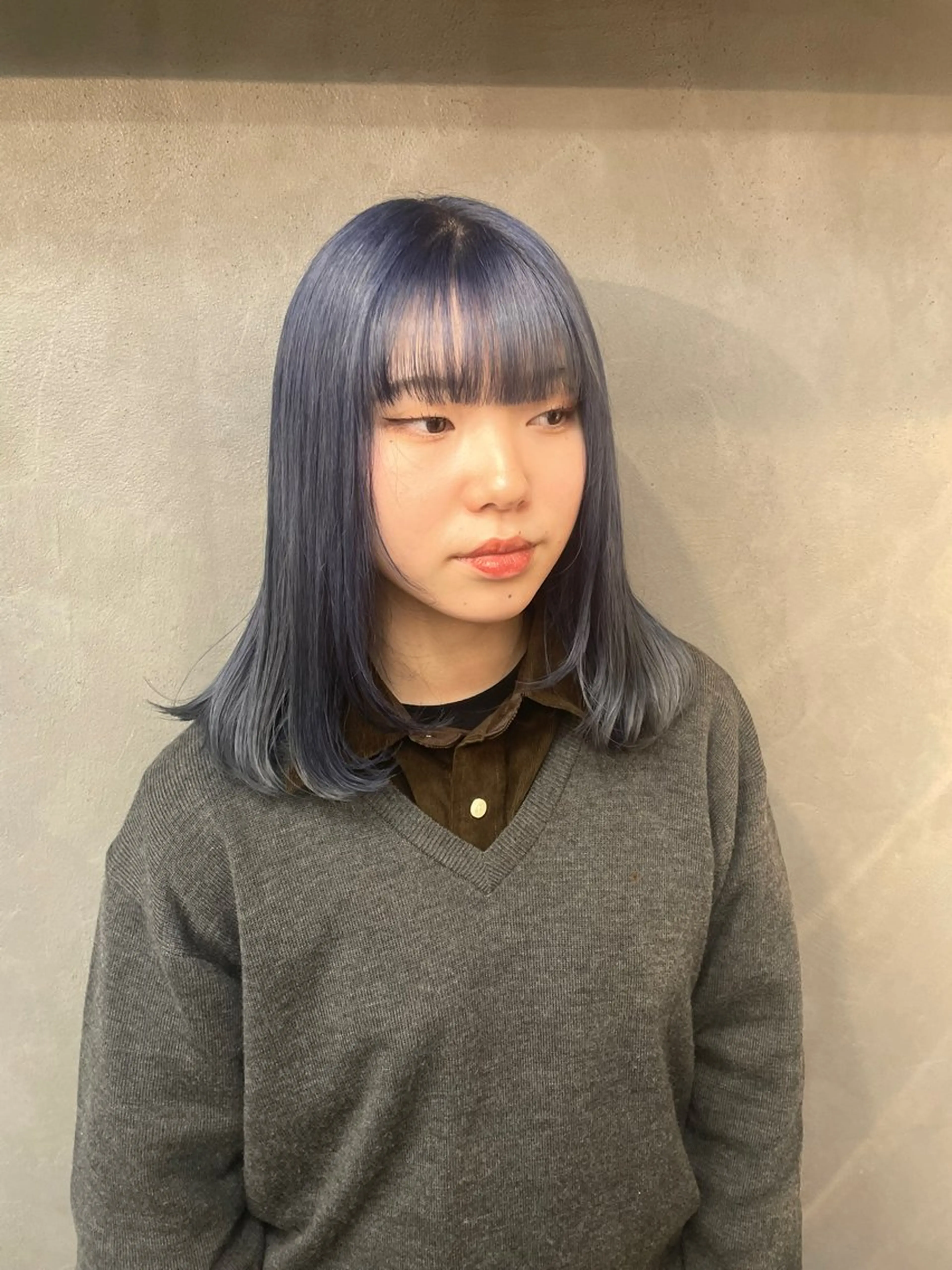 セミロング カラー ブルーカラー ヘアカラー TNB TOKYO所属・Insta 指名 No.1KURUMIのヘアスタイル