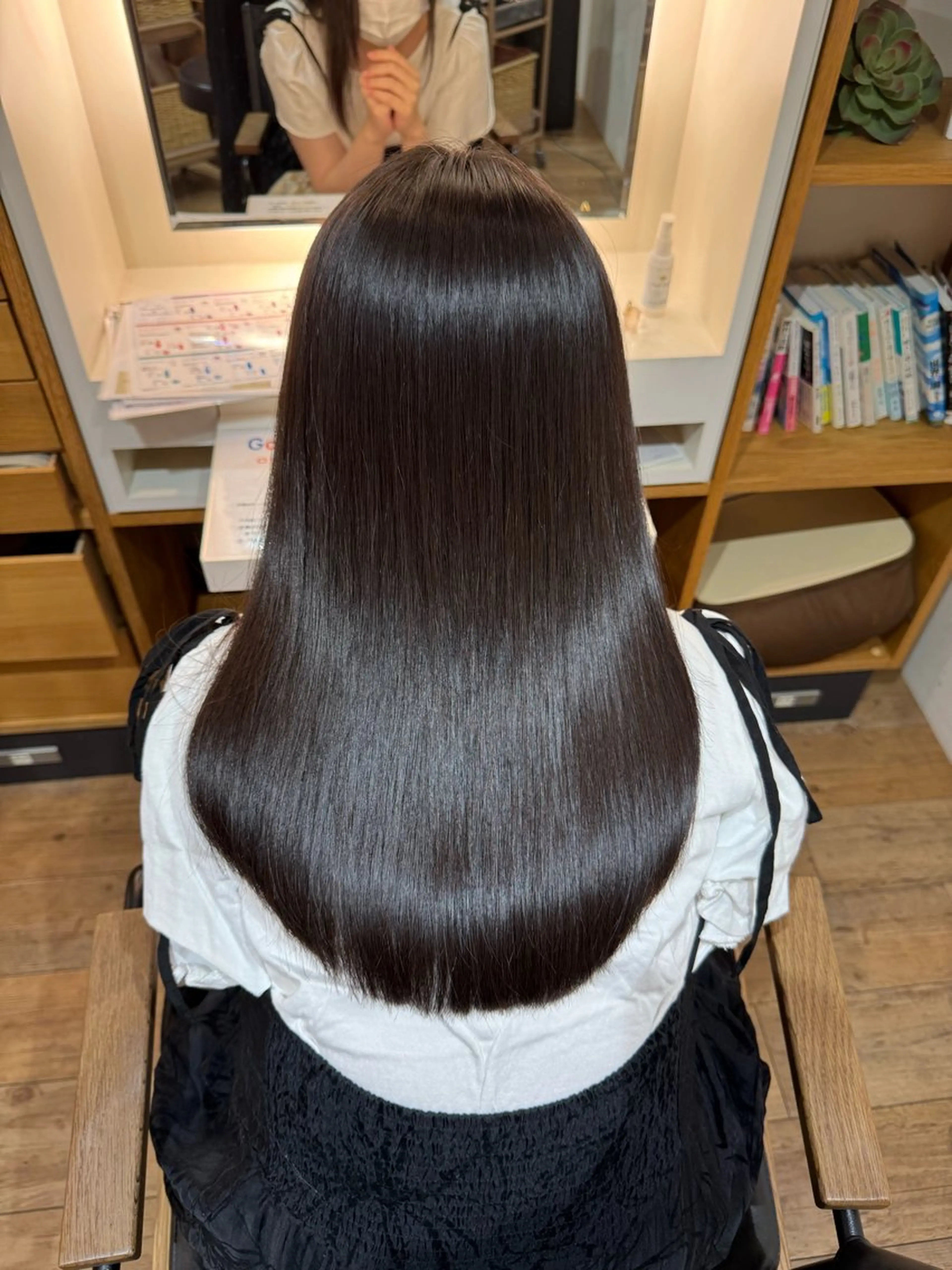 セミロング カット 縮毛矯正 トリートメント afloatkobe所属・美髪/髪質改善 川口凌弥のヘアスタイル