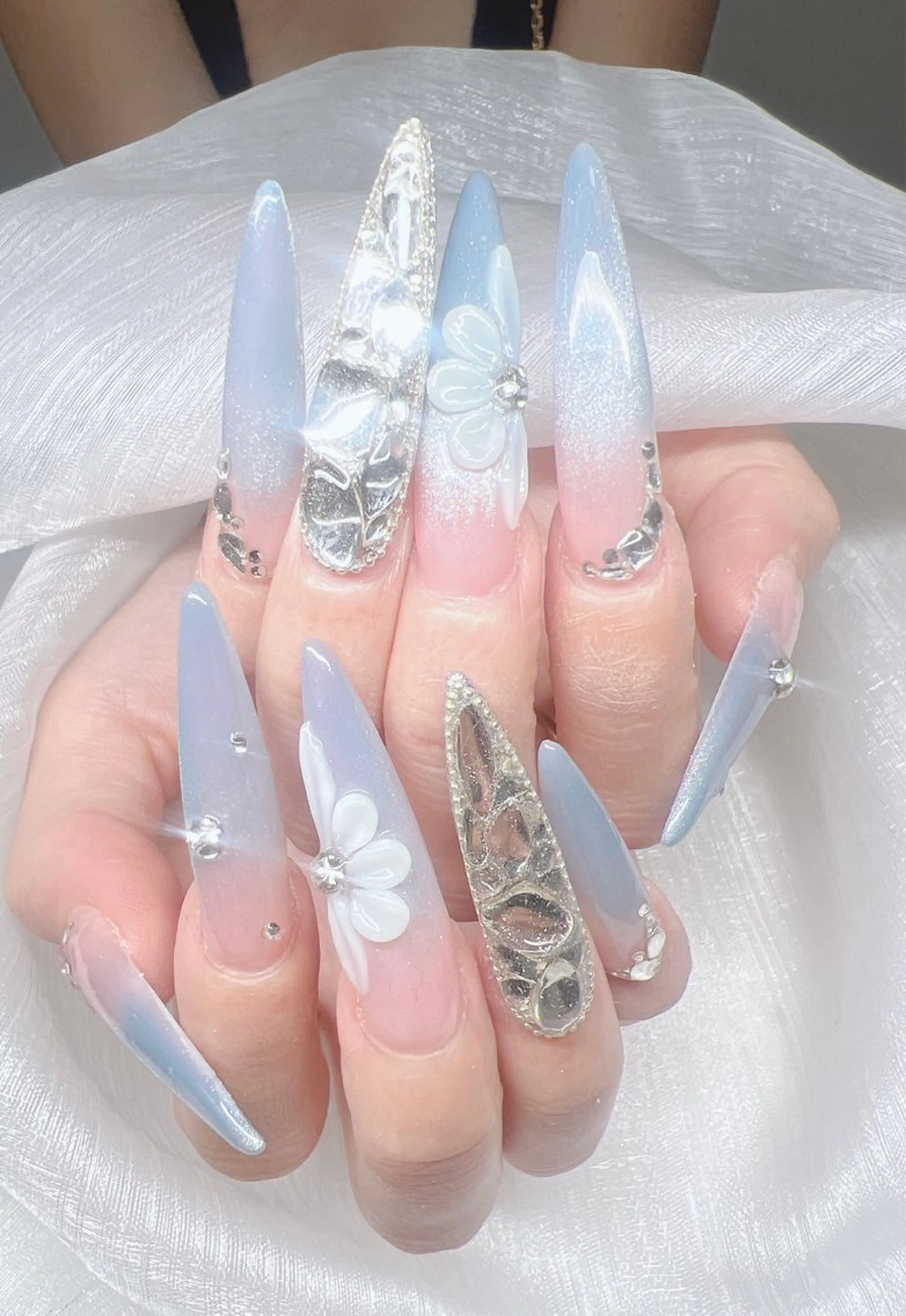 ネイル 長さ出し グラデーション キラキラネイル マグネットネイル ニュアンスネイル ハンドネイル Lee Ainのネイルデザイン