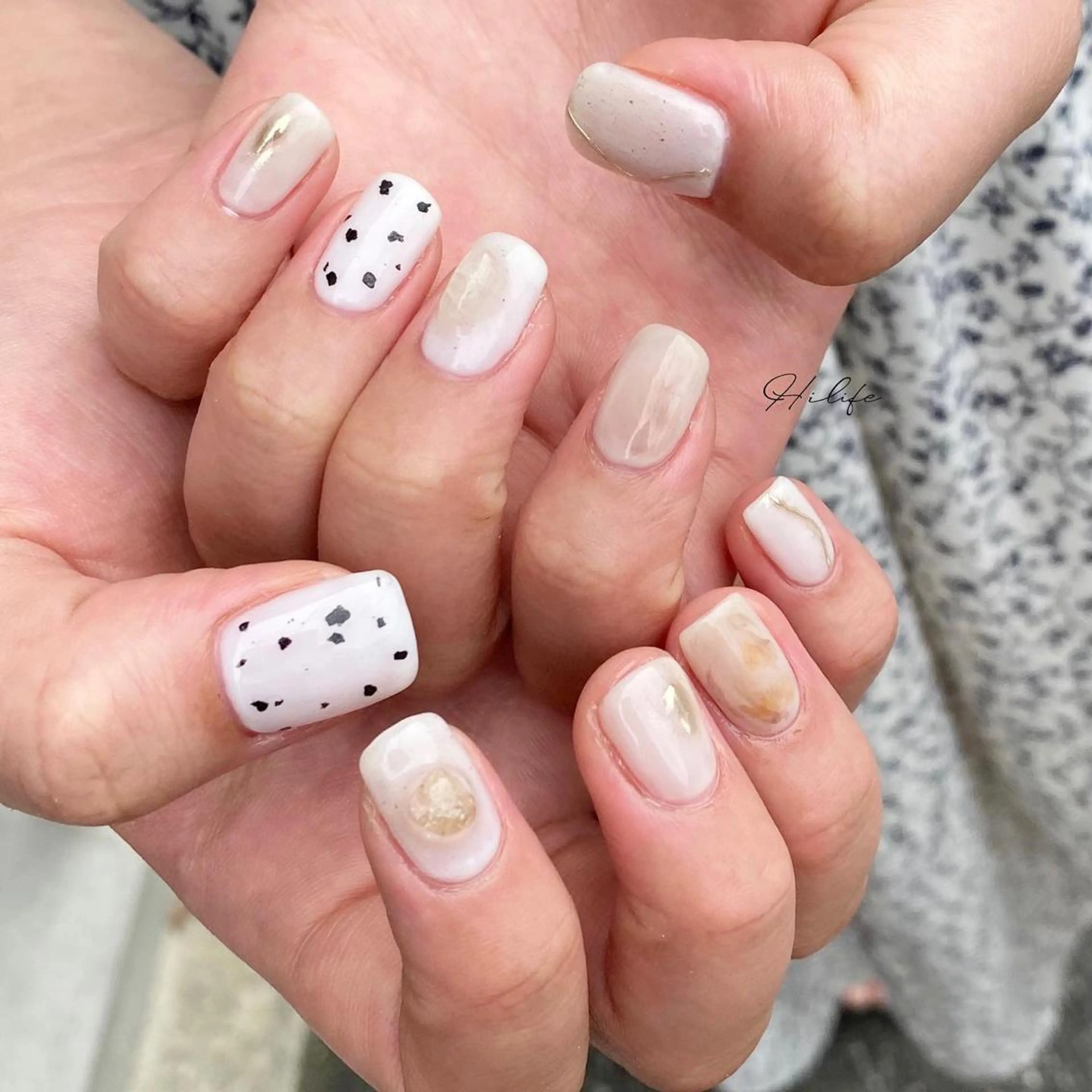 ネイル 持ち込み ニュアンスネイル ネイルチップ ホワイト ハンドネイル Nail Adore.のネイルデザイン